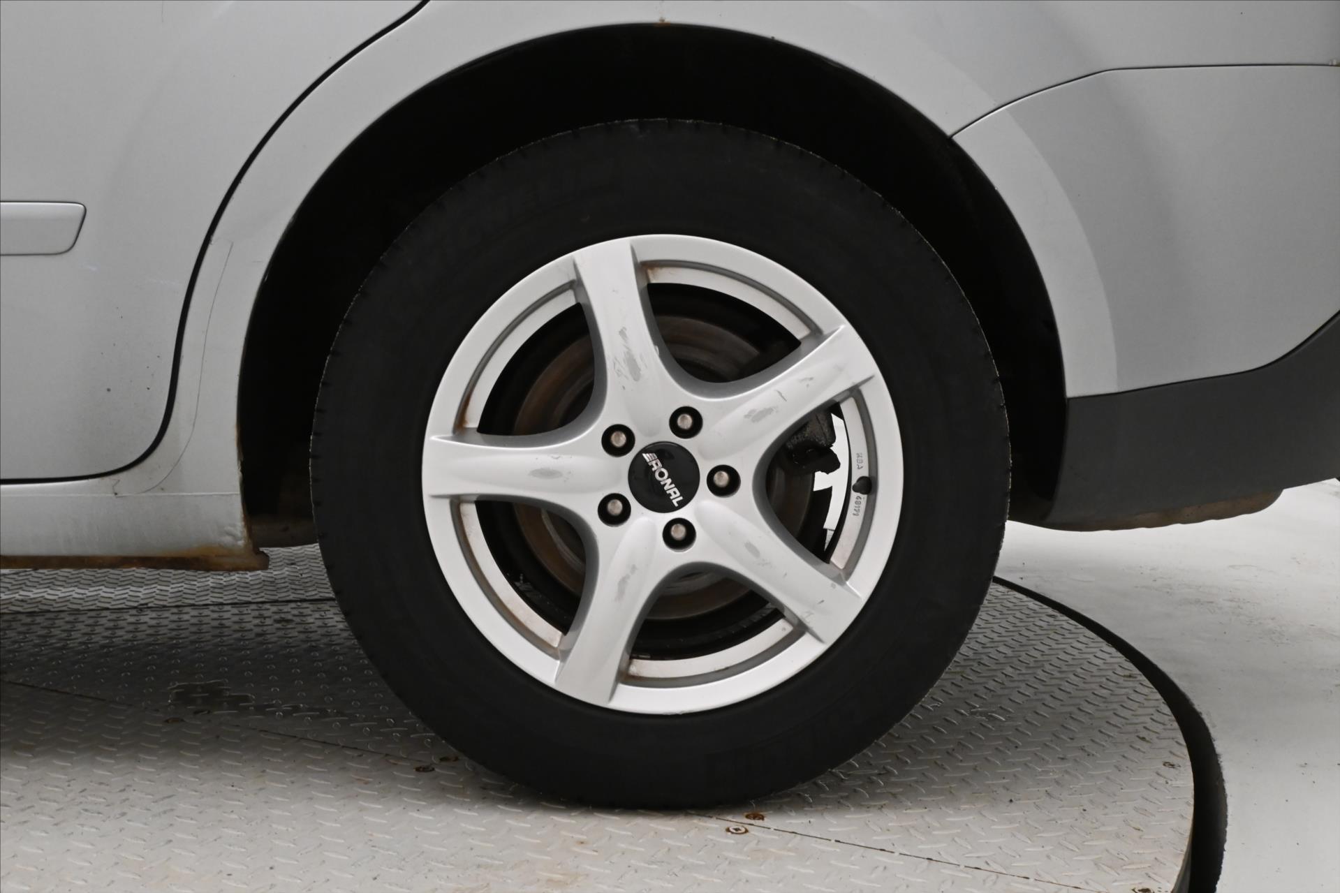 Hlavní fotografie vozu Ford S-MAX 1,8 TDCi 92 kW Tažné (29)