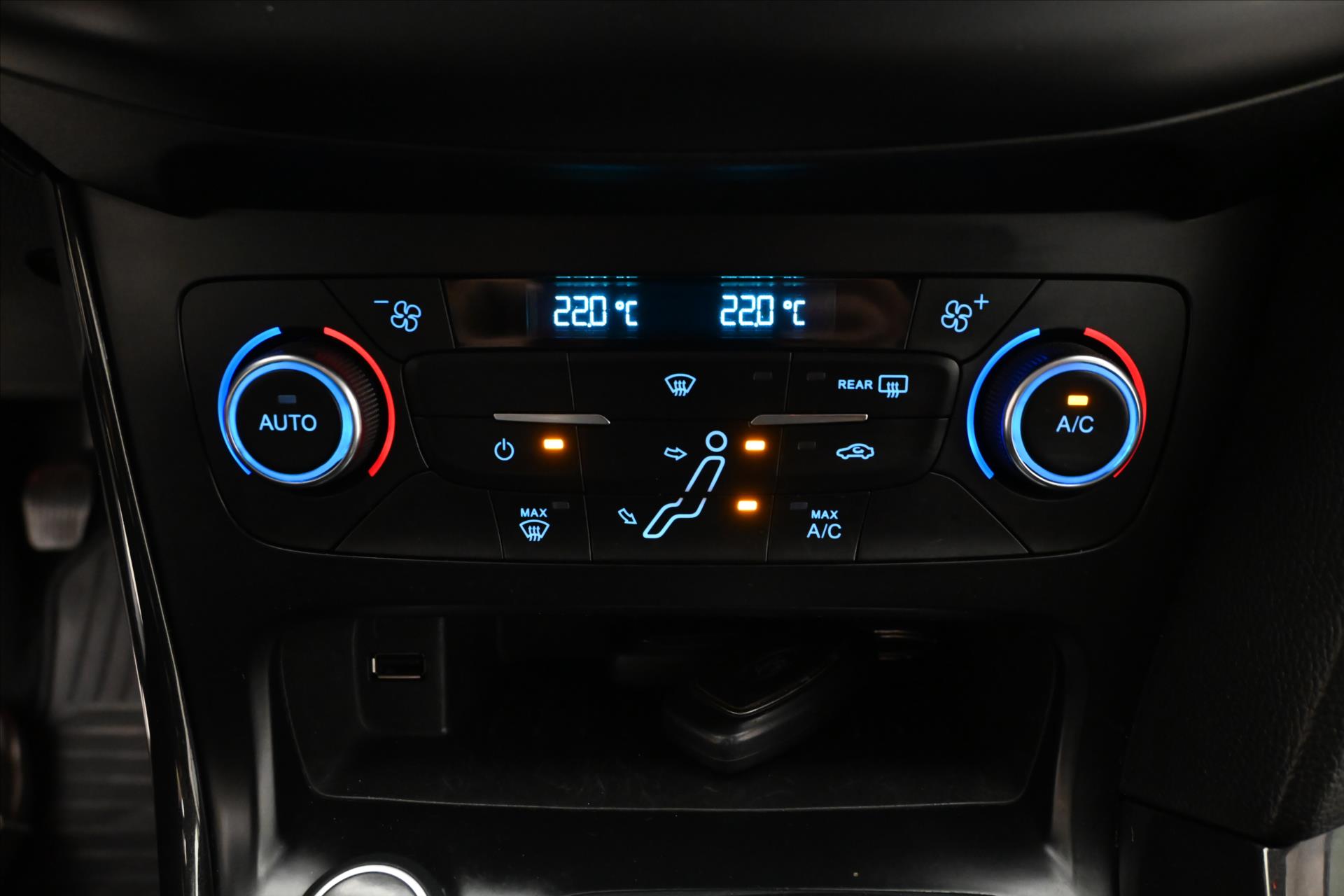 Main photo of the car Ford Focus 1,0 EcoBoost 92 kW TAŽNÉ Záruka až 5 let (20)