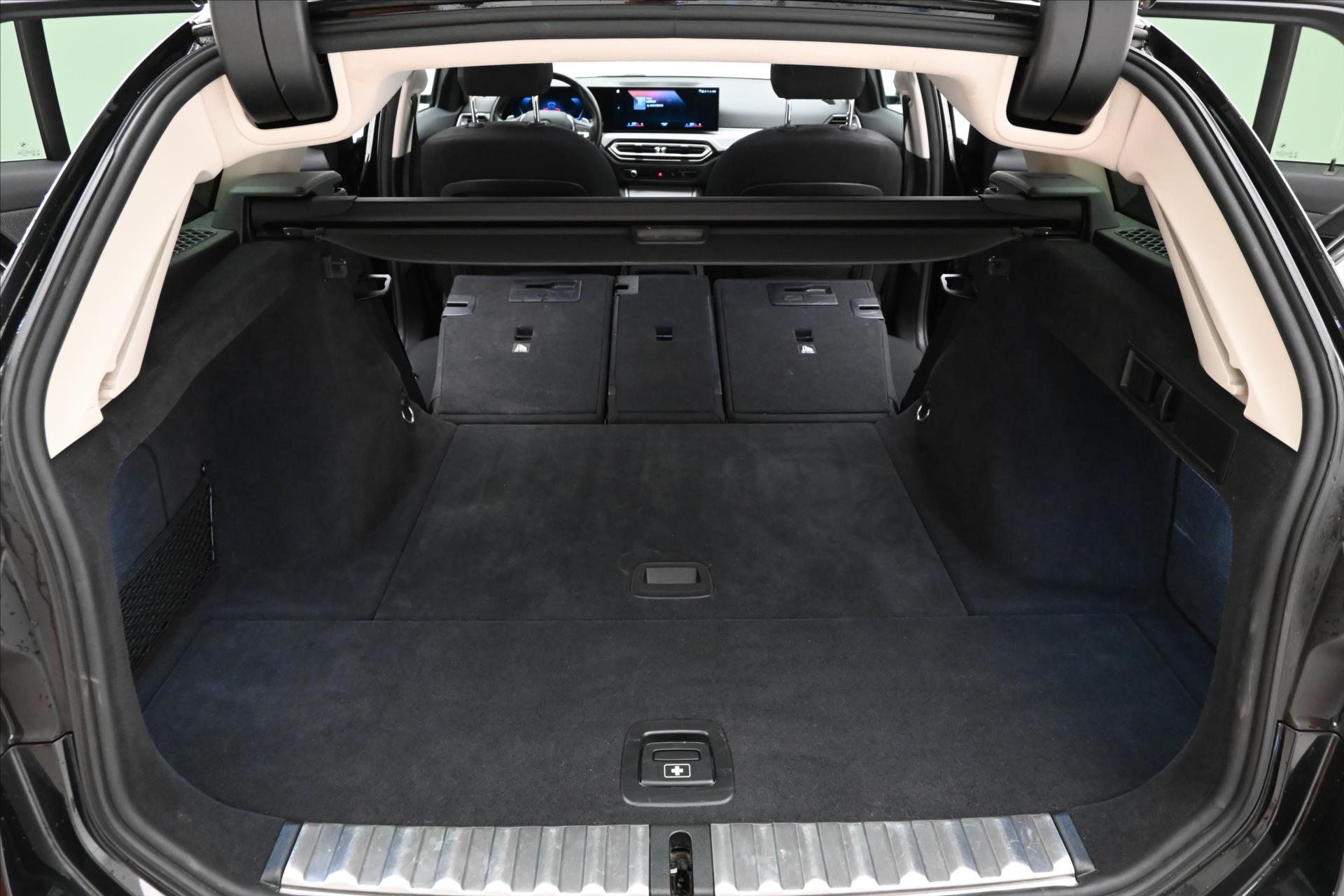 Main photo of the car BMW Row 3 2,0 318d Facelift Záruka až 5 let (10)