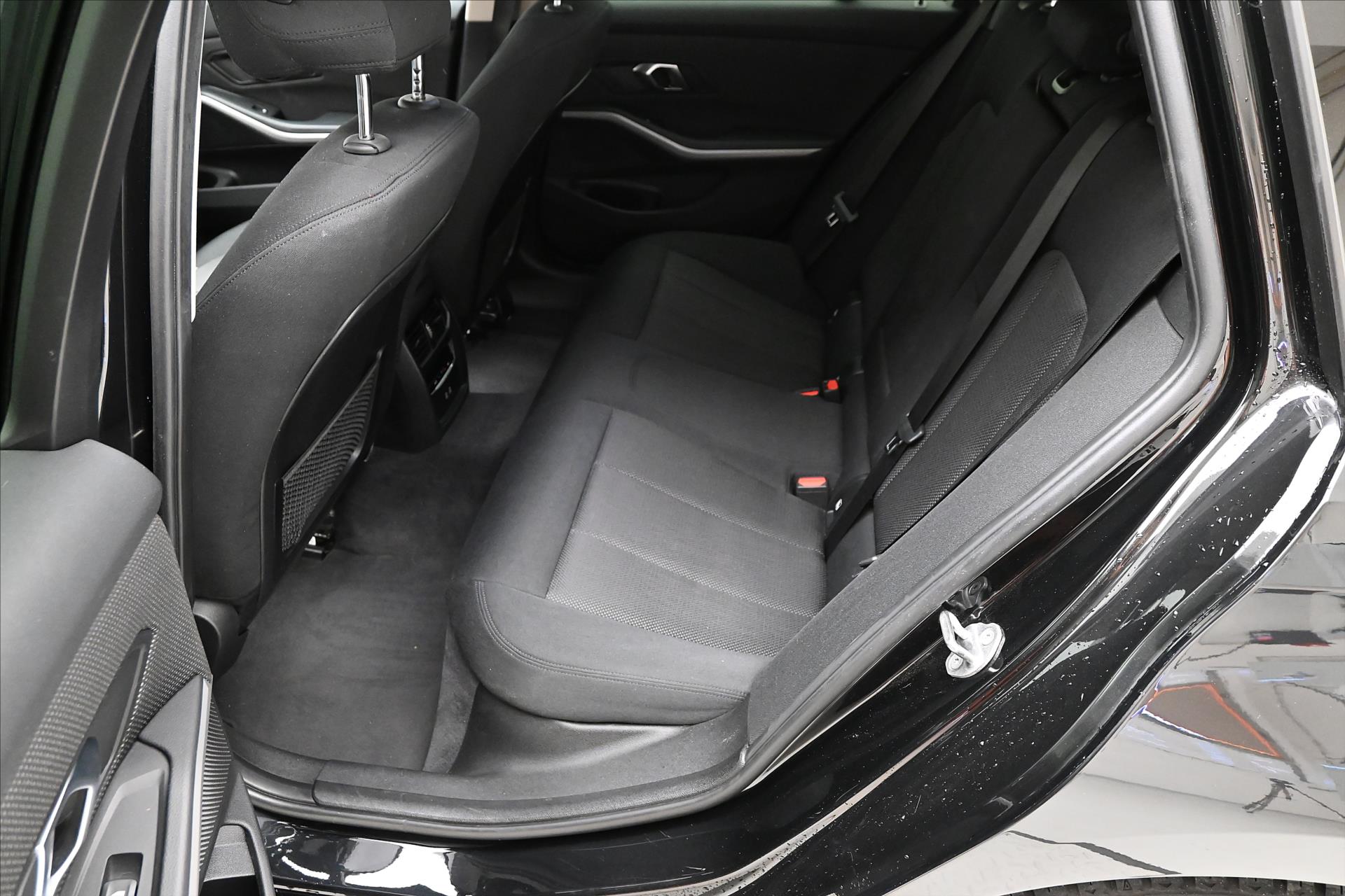 Main photo of the car BMW Row 3 2,0 318d Facelift Záruka až 5 let (13)