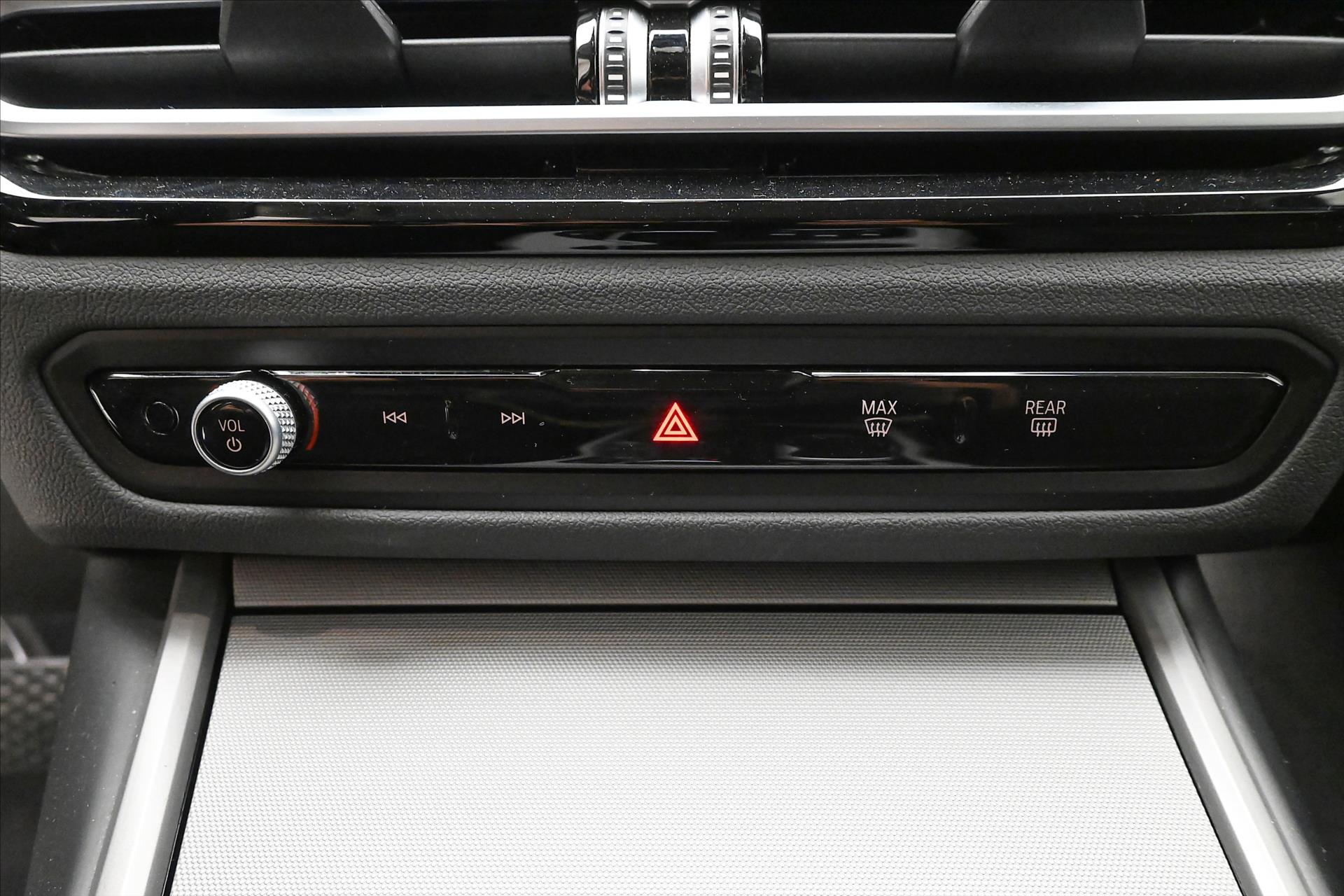 Main photo of the car BMW Row 3 2,0 318d Facelift Záruka až 5 let (18)