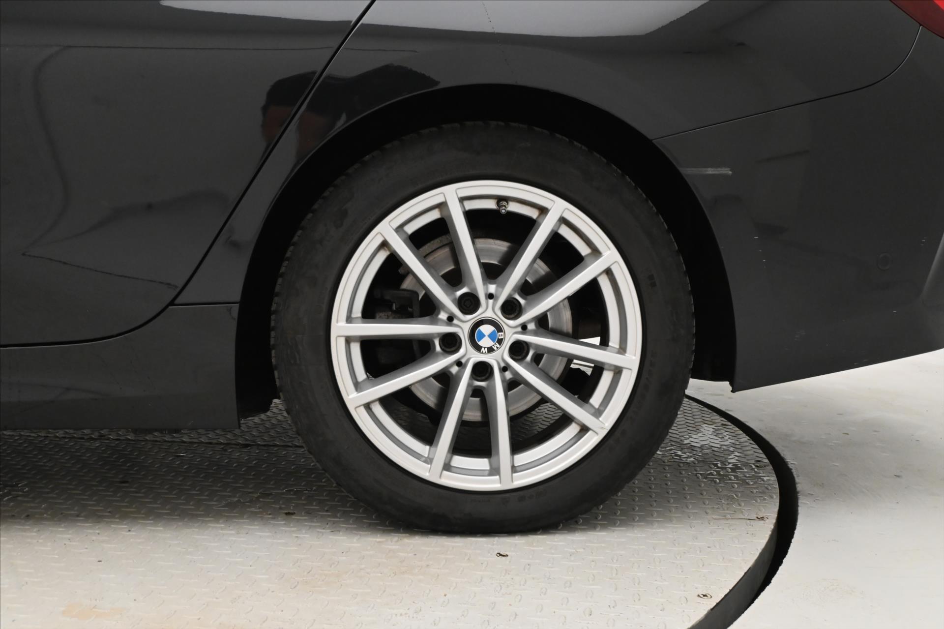 Main photo of the car BMW Row 3 2,0 318d Facelift Záruka až 5 let (26)