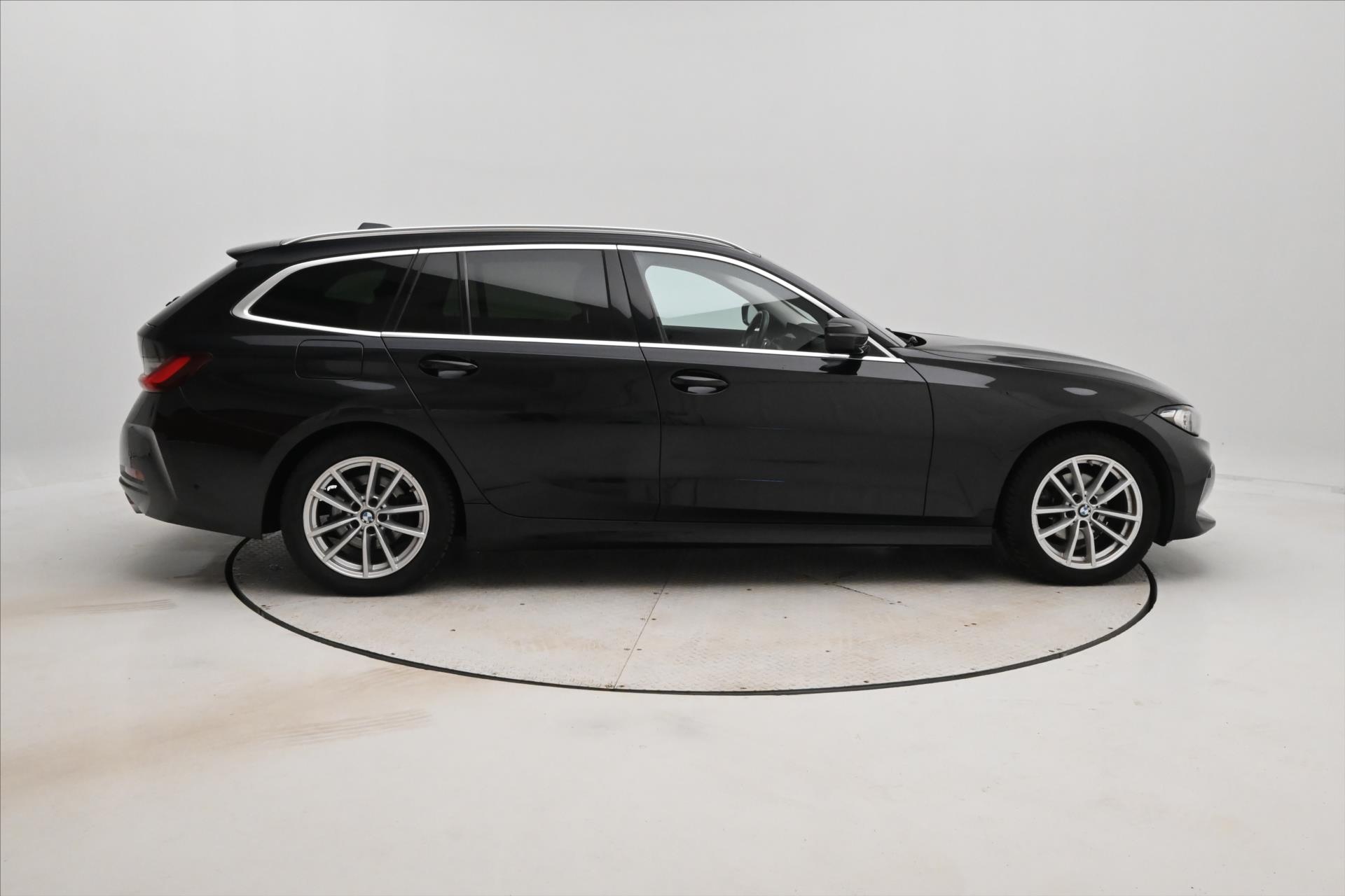 Main photo of the car BMW Row 3 2,0 318d Facelift Záruka až 5 let (4)