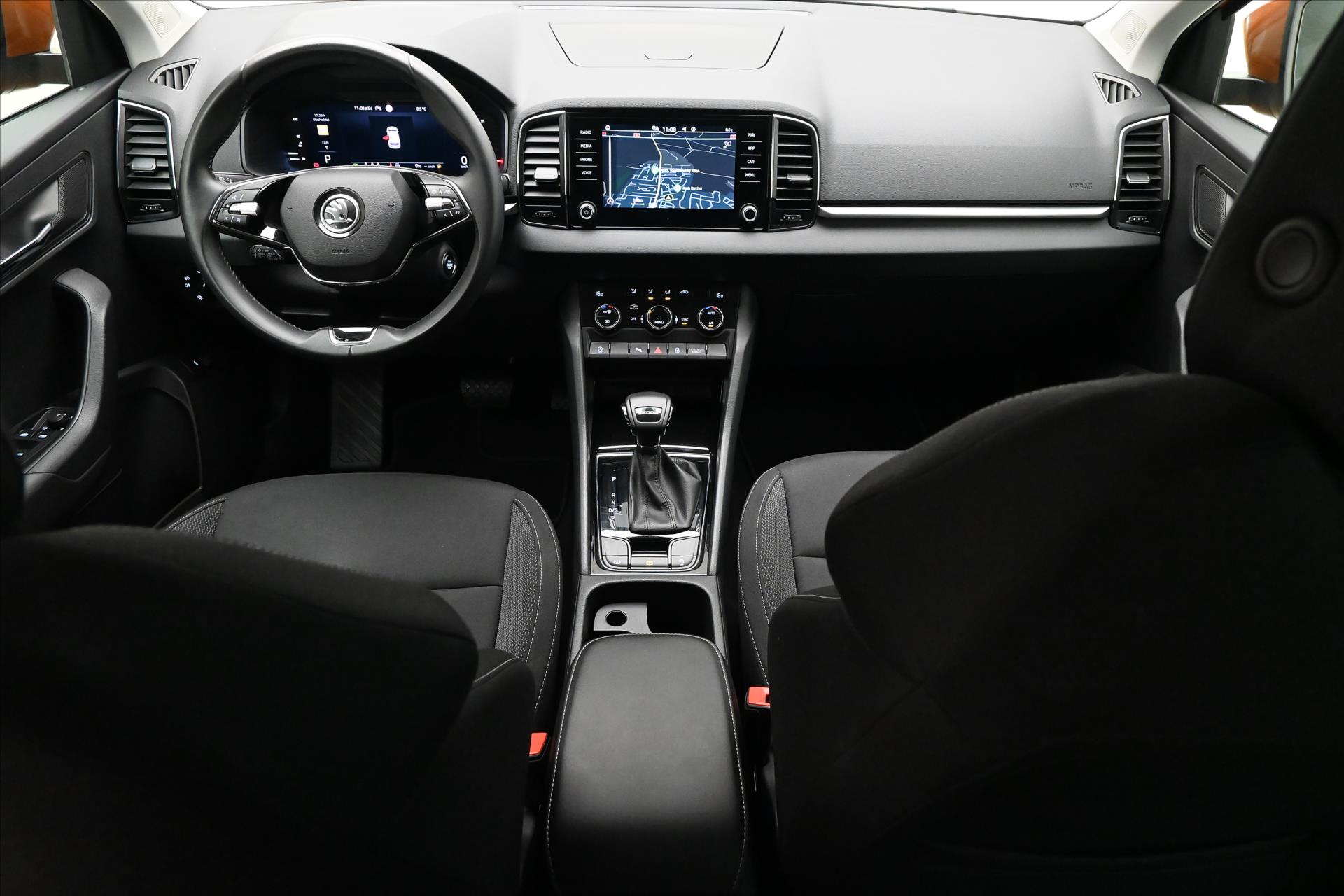 Main photo of the car Skoda Karoq 1,5 TSI 110 kW DSG Ambition Záruka až 5 let (15)