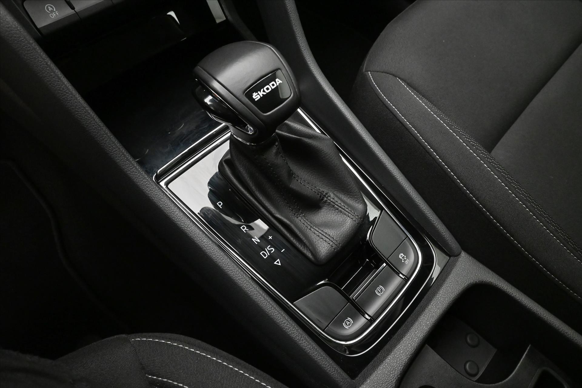 Main photo of the car Skoda Karoq 1,5 TSI 110 kW DSG Ambition Záruka až 5 let (22)