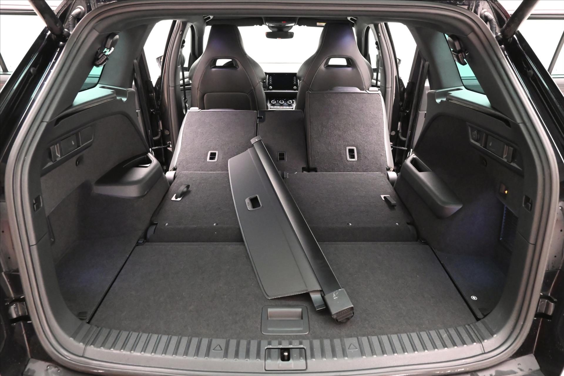 Main photo of the car Skoda Kodiaq 2,0 TDI 110kW DSG SportLine Záruka až 5 let (12)