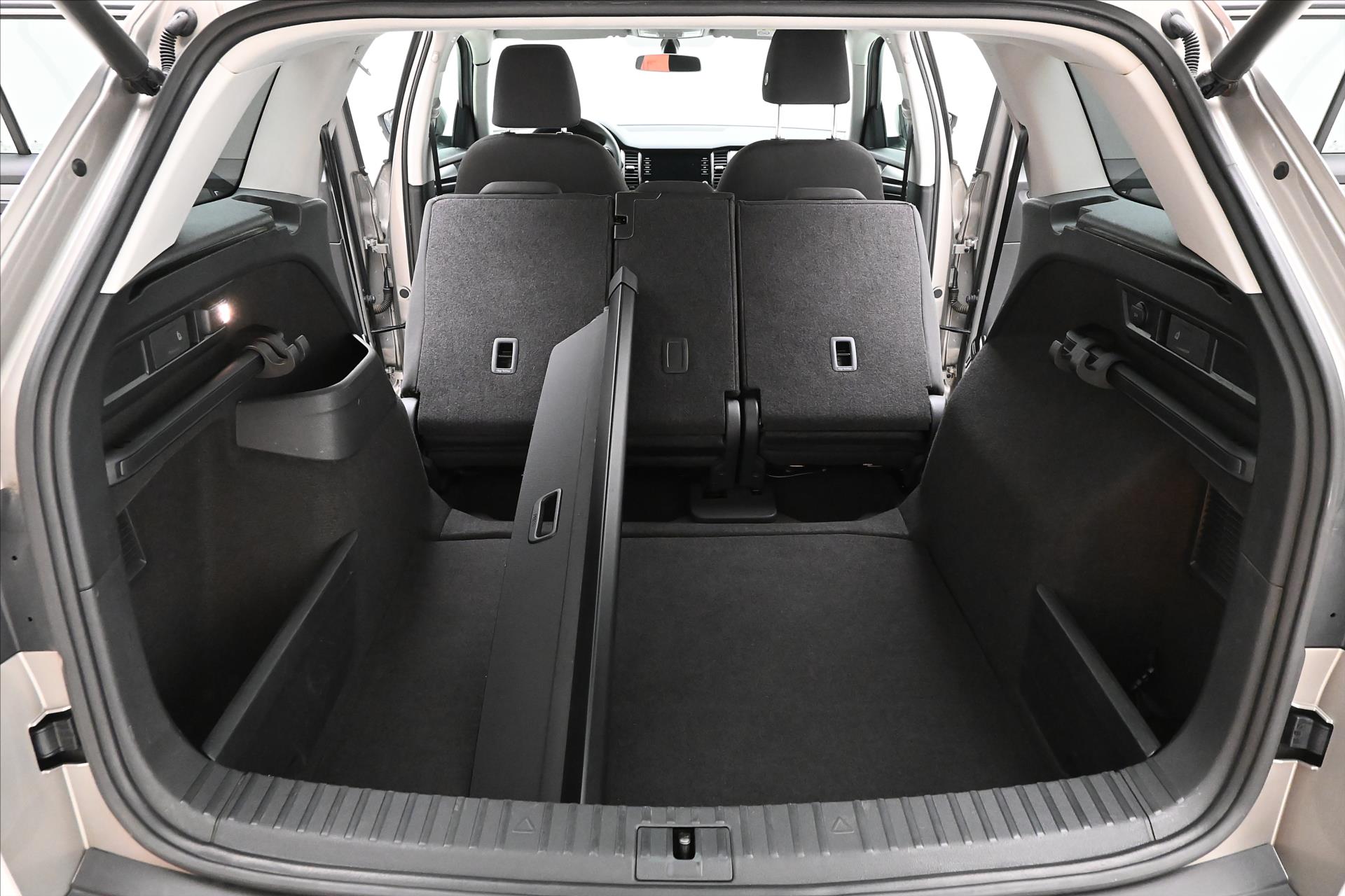 Hlavní fotografie vozu Škoda Kodiaq 2,0 TDI 110 kW DSG 4x4 Ambition Záruka až 5 let (11)