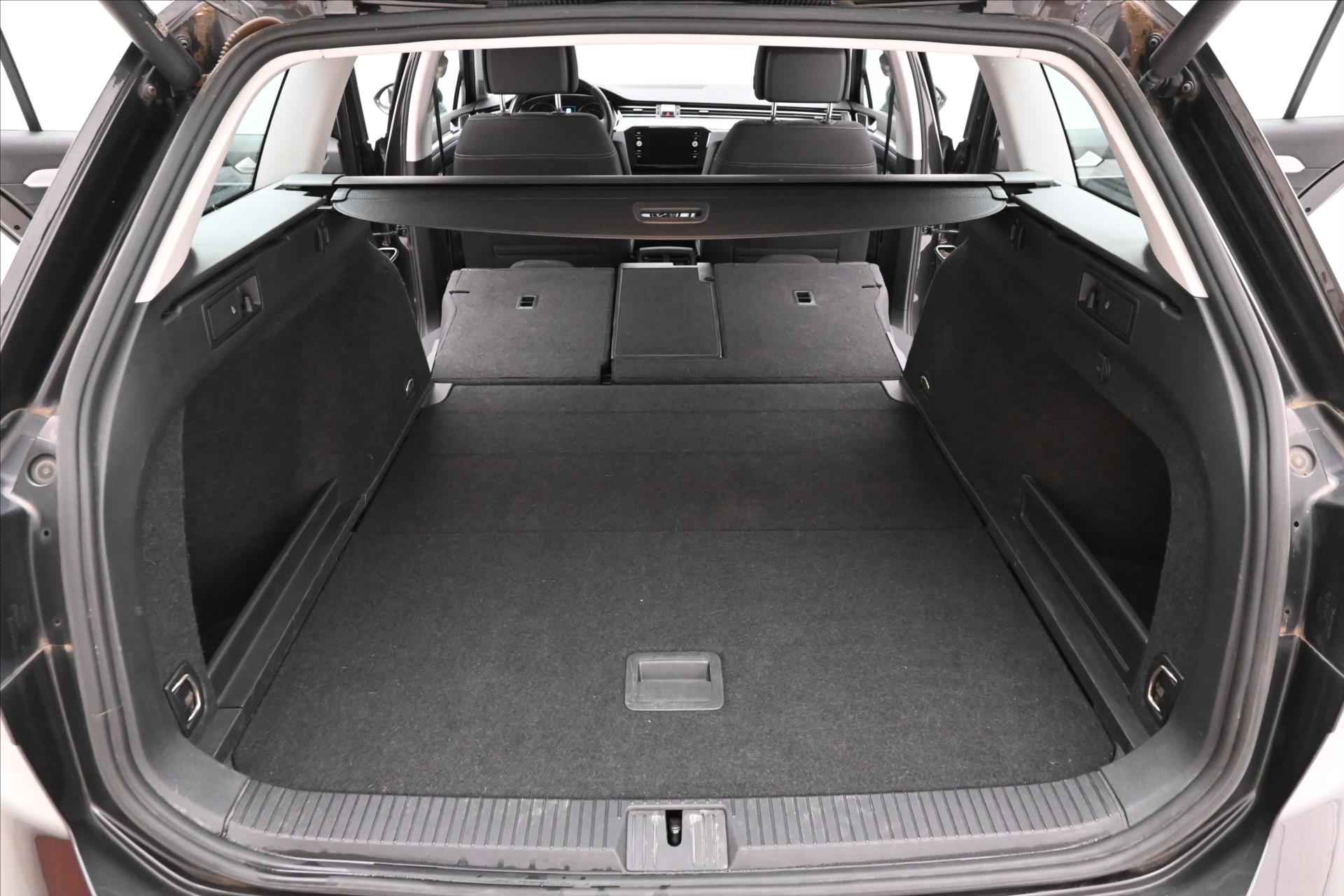 Main photo of the car Volkswagen Passat 2.0 TDI 110kW DSG Business Warranty up to 5 years (10)