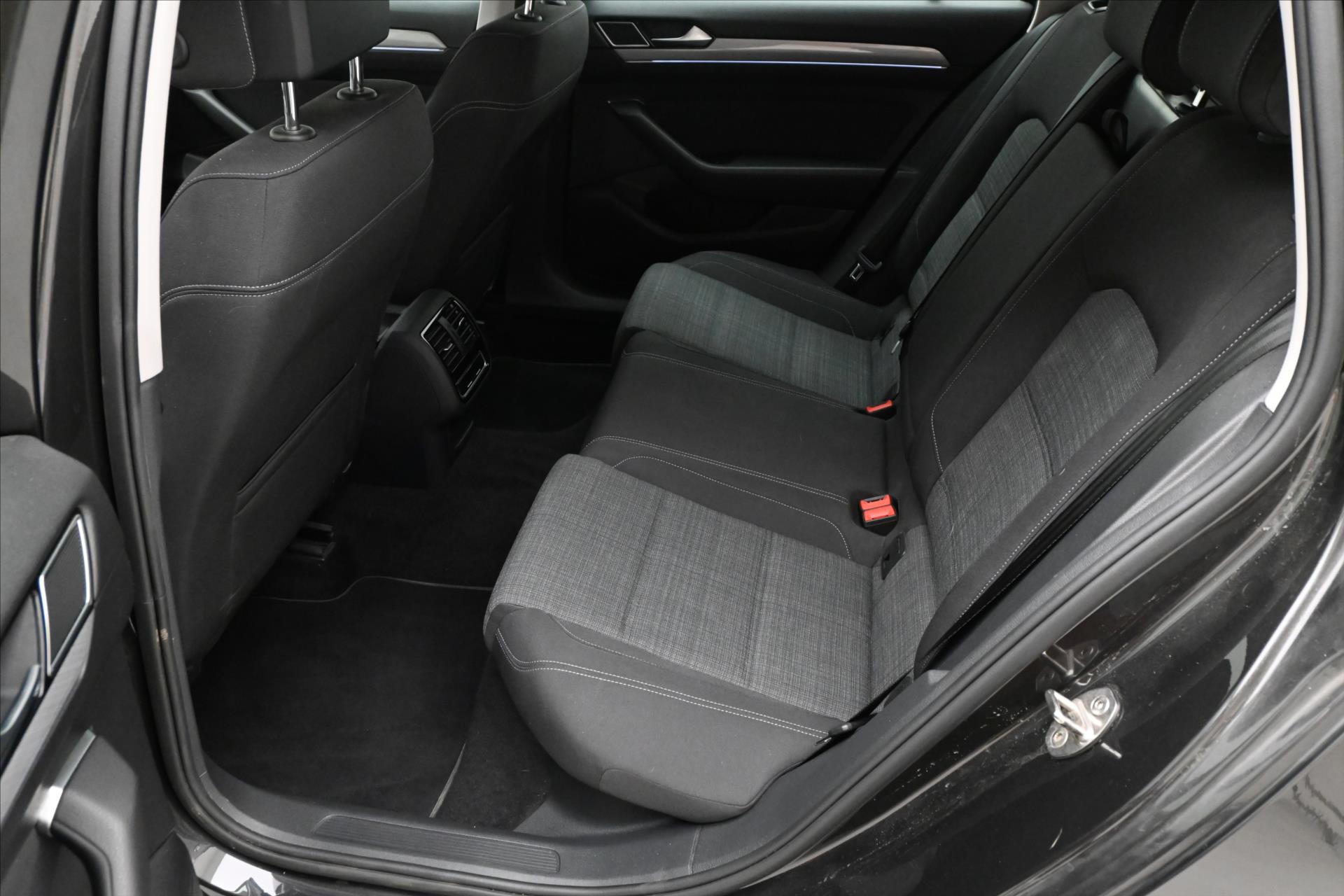 Main photo of the car Volkswagen Passat 2.0 TDI 110kW DSG Business Warranty up to 5 years (13)