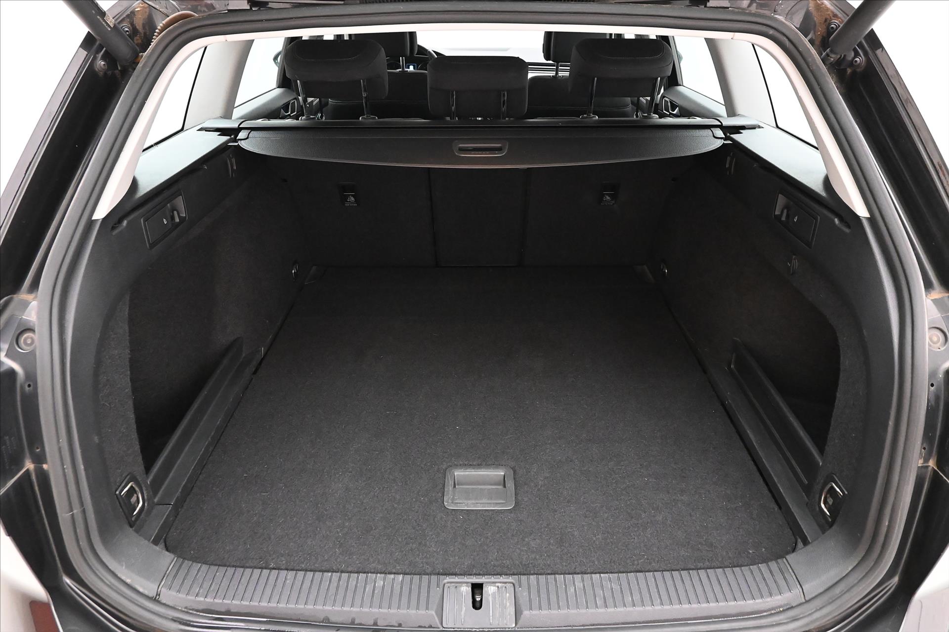 Main photo of the car Volkswagen Passat 2.0 TDI 110kW DSG Business Warranty up to 5 years (9)