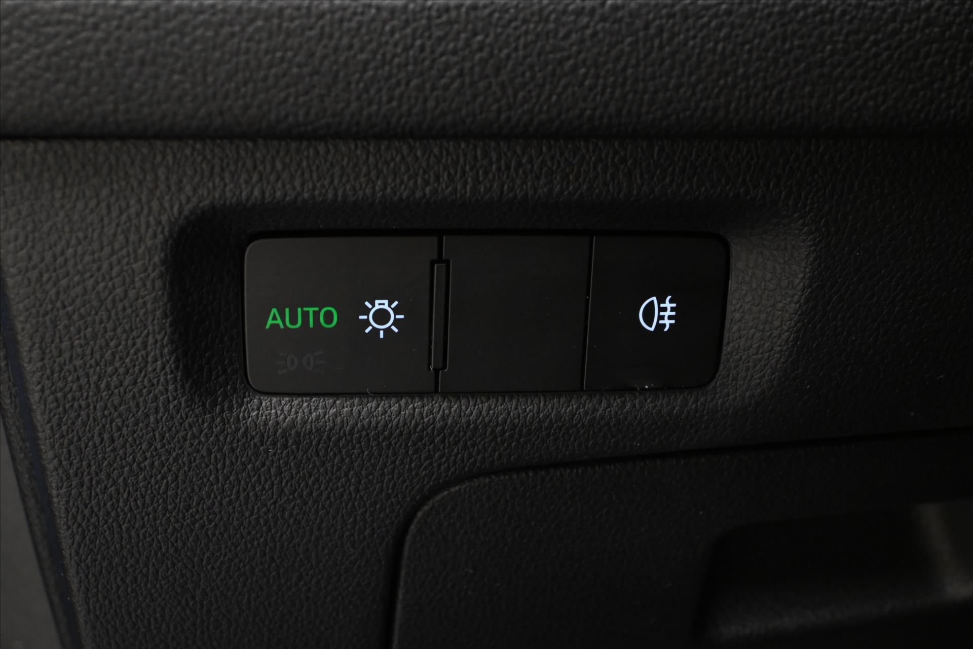 Hlavní fotografie vozu Škoda Octavia 2,0 TDI 110kW DSG Ambiente Záruka až 5 let (27)