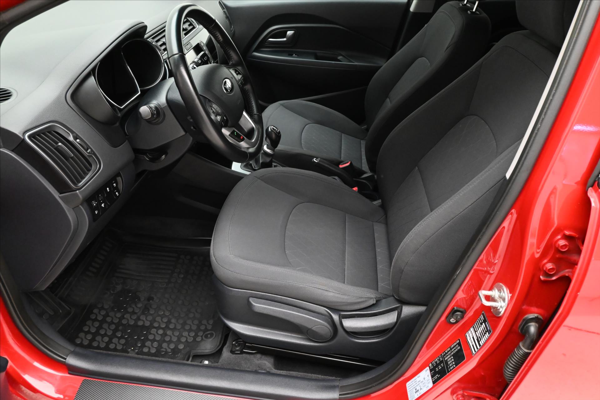 Hlavní fotografie vozu Kia Rio 1,4 CVVT 80kW KLIMA Manuál Záruka až 5 let (13)
