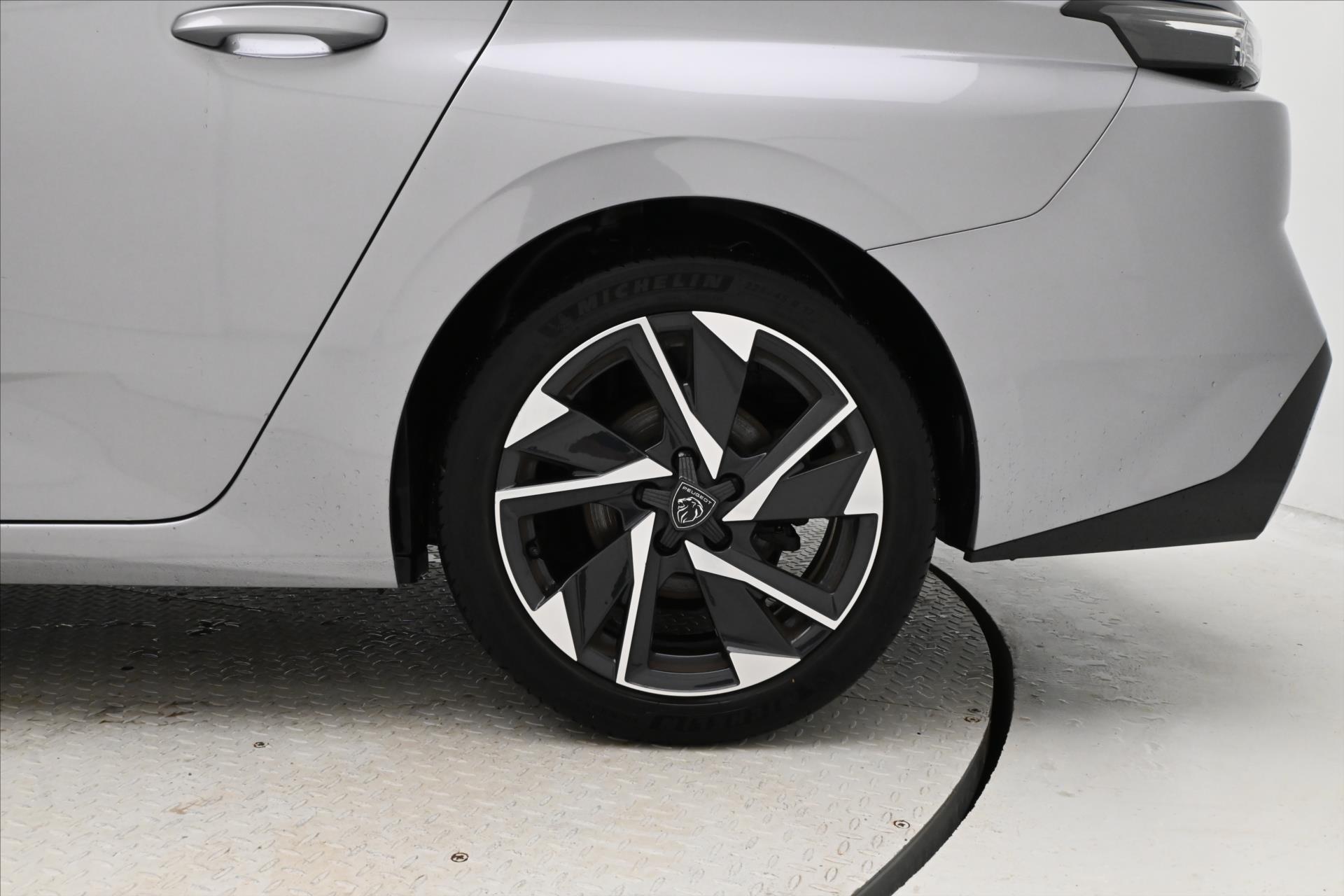 Hlavní fotografie vozu Peugeot 308 1,5 BlueHDI 96 kW ALLURE AT8 Záruka až 5 let (31)