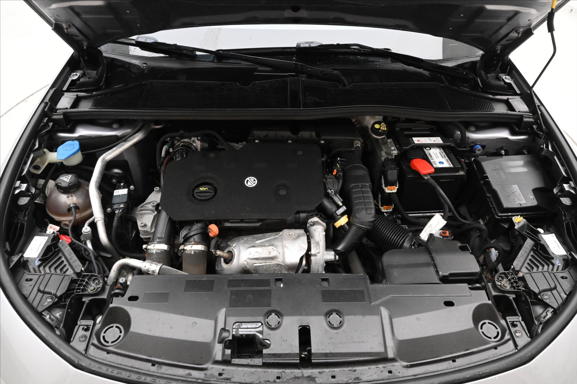 Hlavní fotografie vozu Peugeot 308 1,5 BlueHDI 96 kW ALLURE AT8 Záruka až 5 let (9)