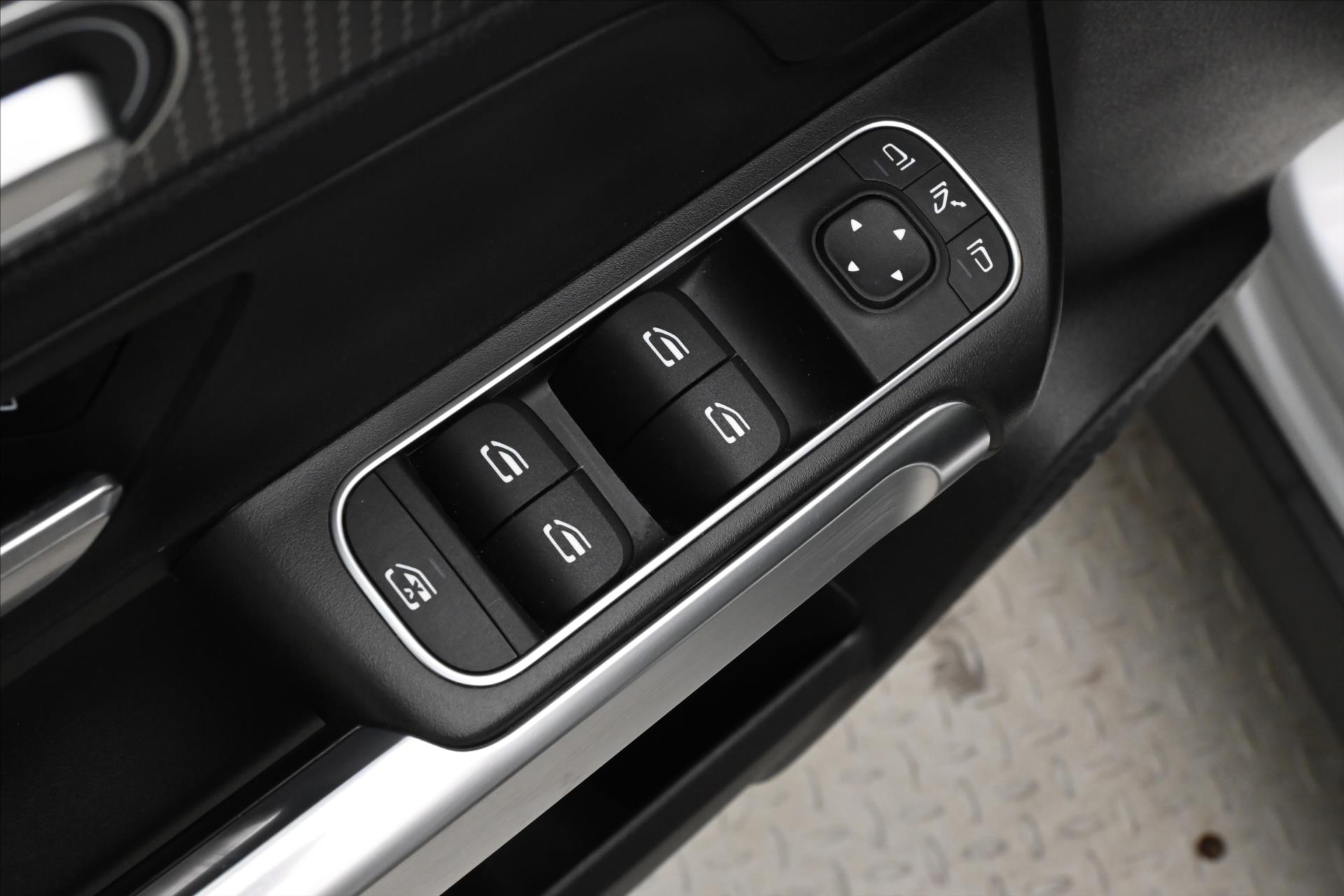 Hlavní fotografie vozu Mercedes-Benz GLB 2,0 220d 140 kW Progressive Edition 4Matic Záruka ža 5 (25)