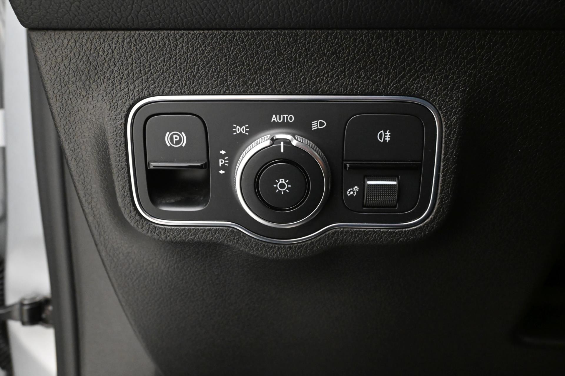 Hlavní fotografie vozu Mercedes-Benz GLB 2,0 220d 140 kW Progressive Edition 4Matic Záruka ža 5 (26)