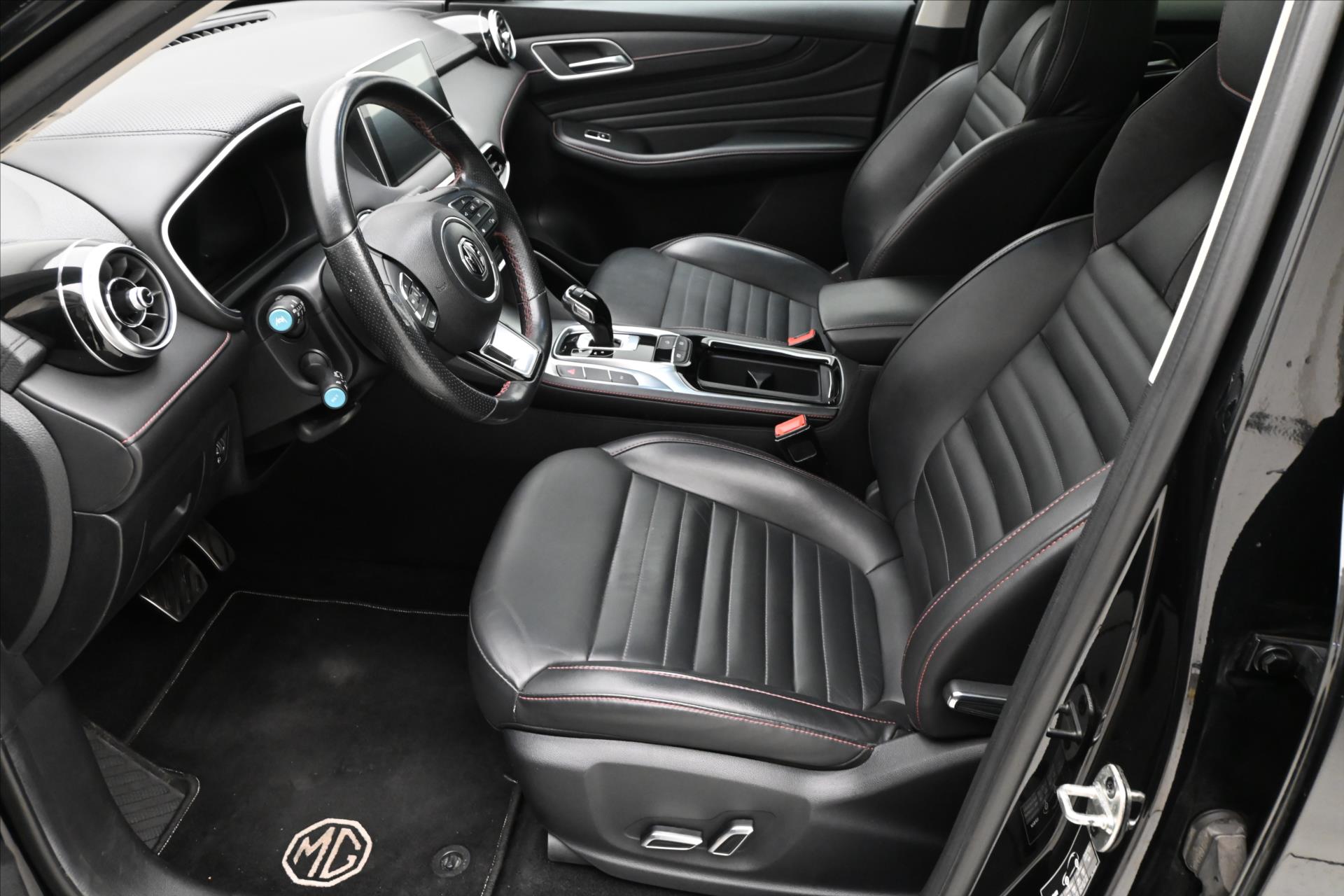Hlavní fotografie vozu MG eHS 1,5 TGI 190 kW Luxury Záruka až 5 let (13)