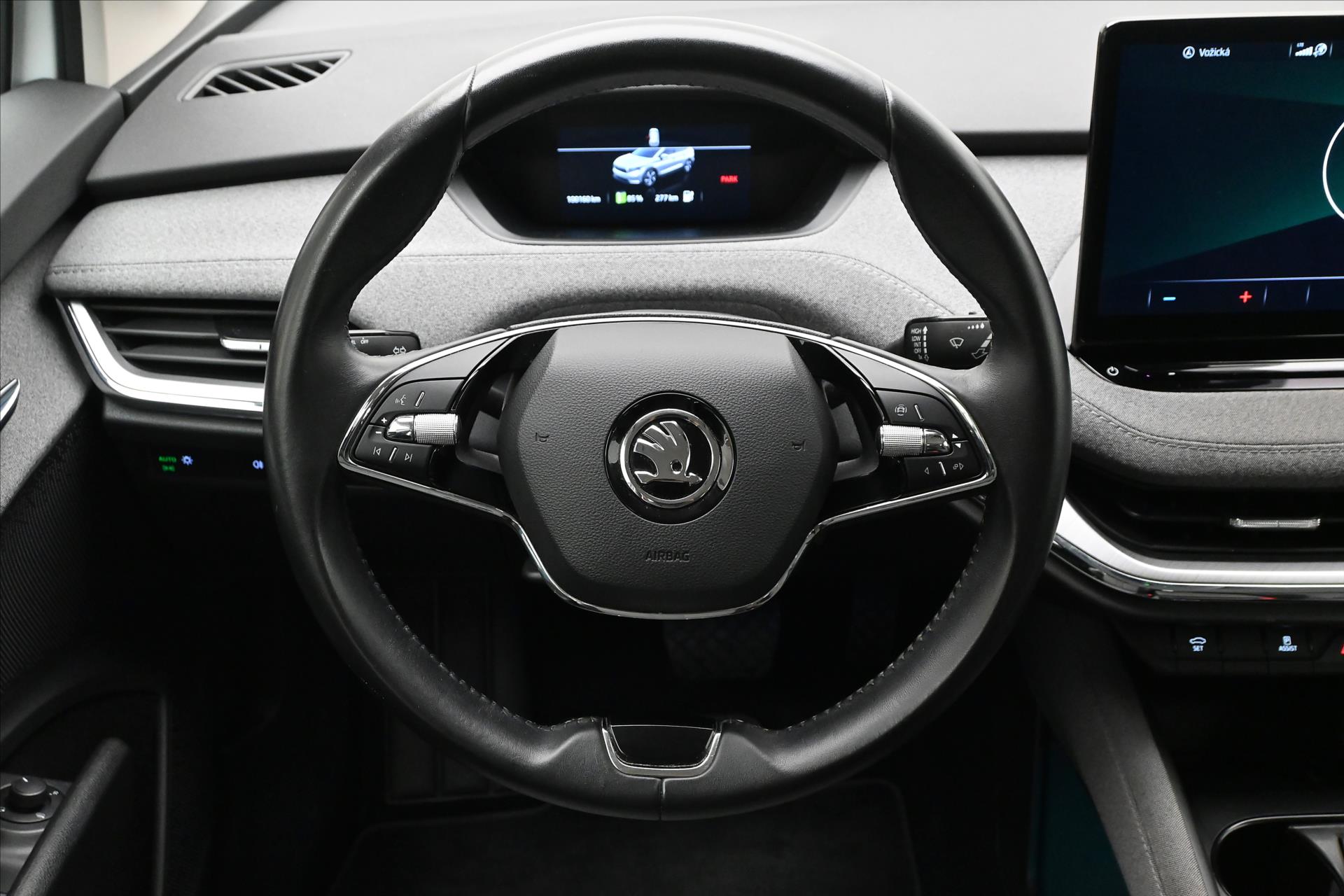 Hlavní fotografie vozu Škoda Enyaq iV 60 132kW SOH 88% Záruka až 3 roky (18)
