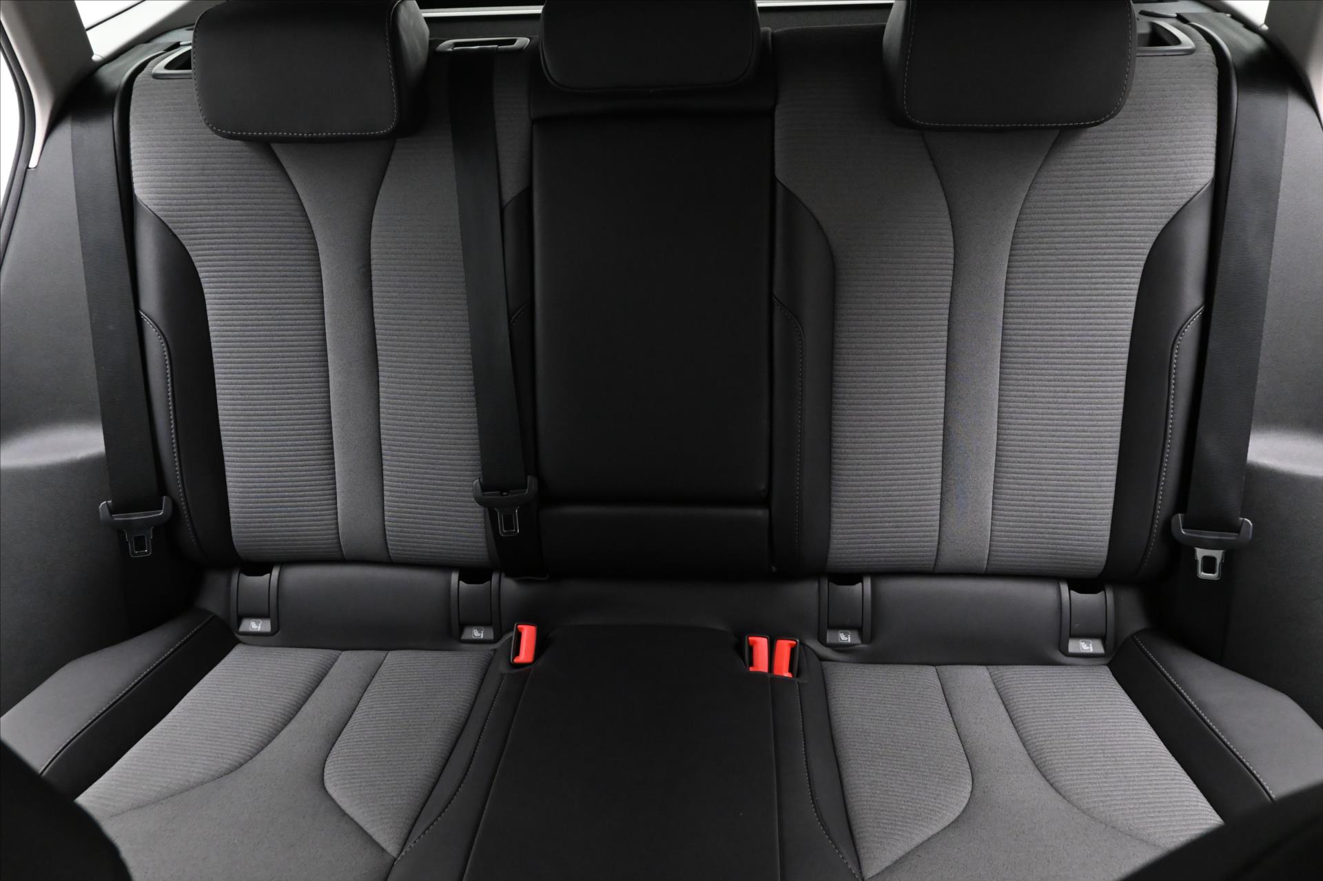 Hlavní fotografie vozu Škoda Enyaq iV 60 132kW SOH 88% Záruka až 3 roky (27)