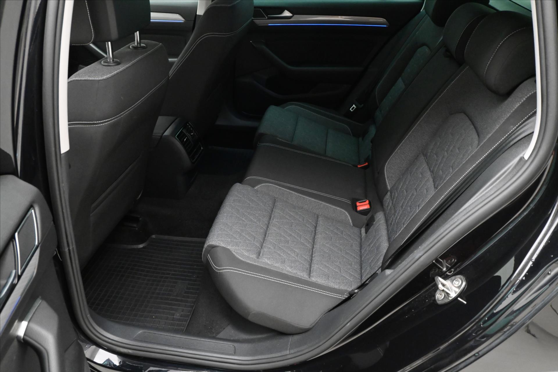 Hlavní fotografie vozu Volkswagen Passat 2,0 TDI 110kW DSG Business Záruka až 5 let (13)