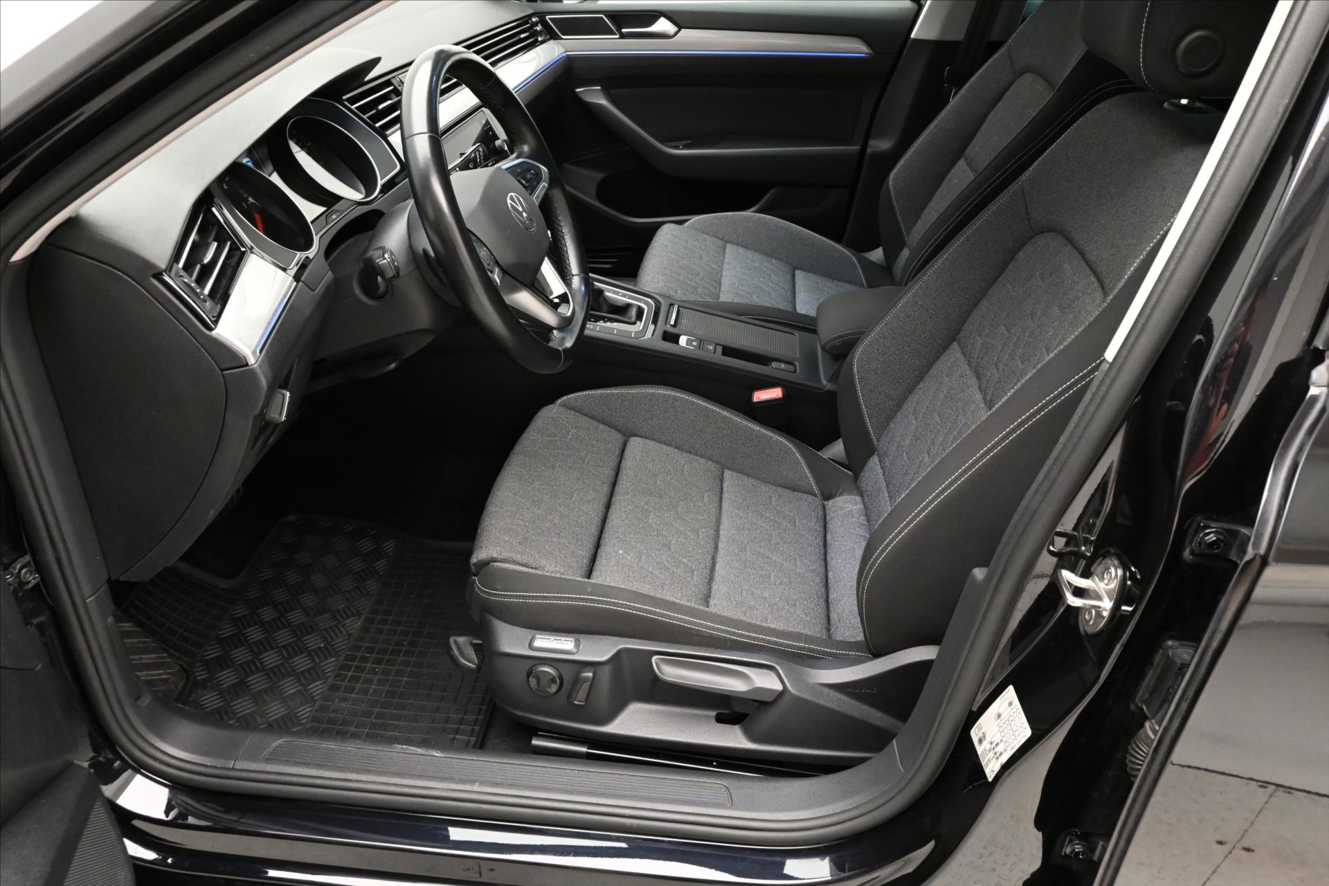 Main photo of the car Volkswagen Passat variant 2.0 TDI 110kW DSG Business Warranty up to 5 years (12)