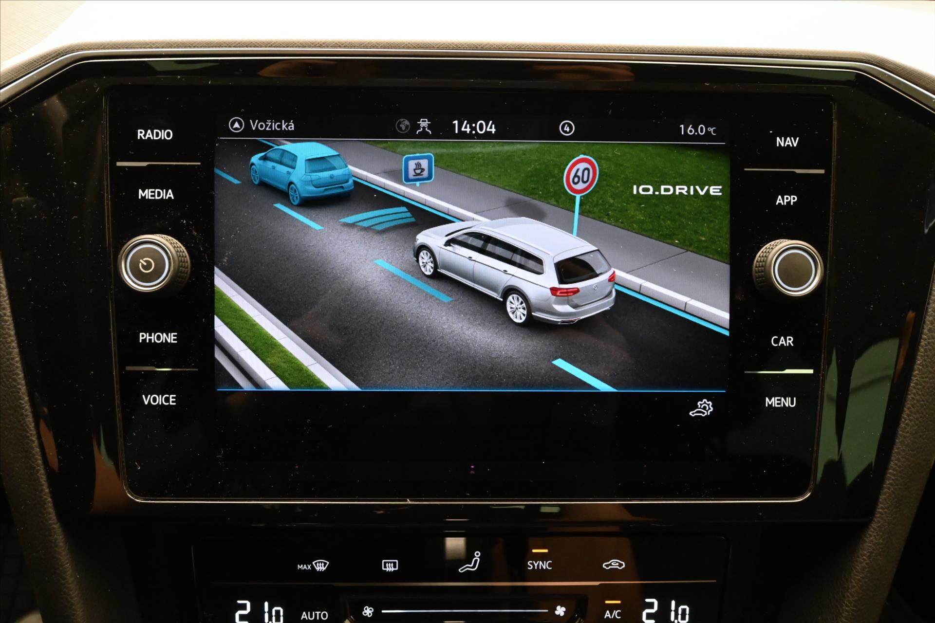 Main photo of the car Volkswagen Passat variant 2.0 TDI 110kW DSG Business Warranty up to 5 years (16)