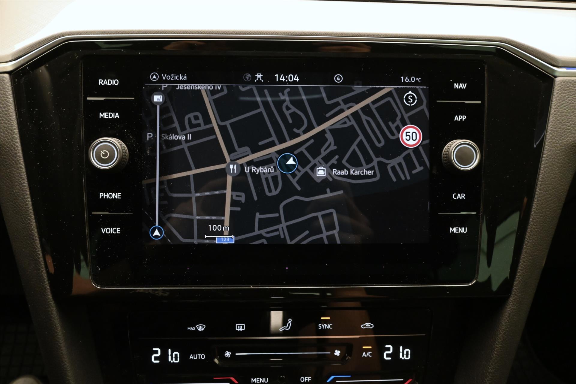 Main photo of the car Volkswagen Passat variant 2.0 TDI 110kW DSG Business Warranty up to 5 years (17)