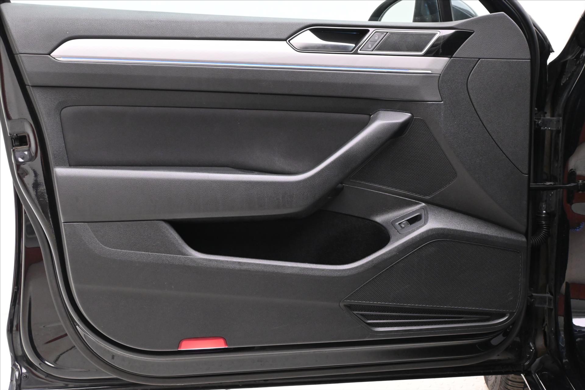 Main photo of the car Volkswagen Passat variant 2.0 TDI 110kW DSG Business Warranty up to 5 years (21)