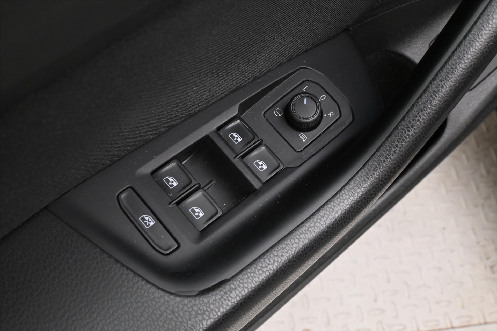 Main photo of the car Volkswagen Passat variant 2.0 TDI 110kW DSG Business Warranty up to 5 years (22)