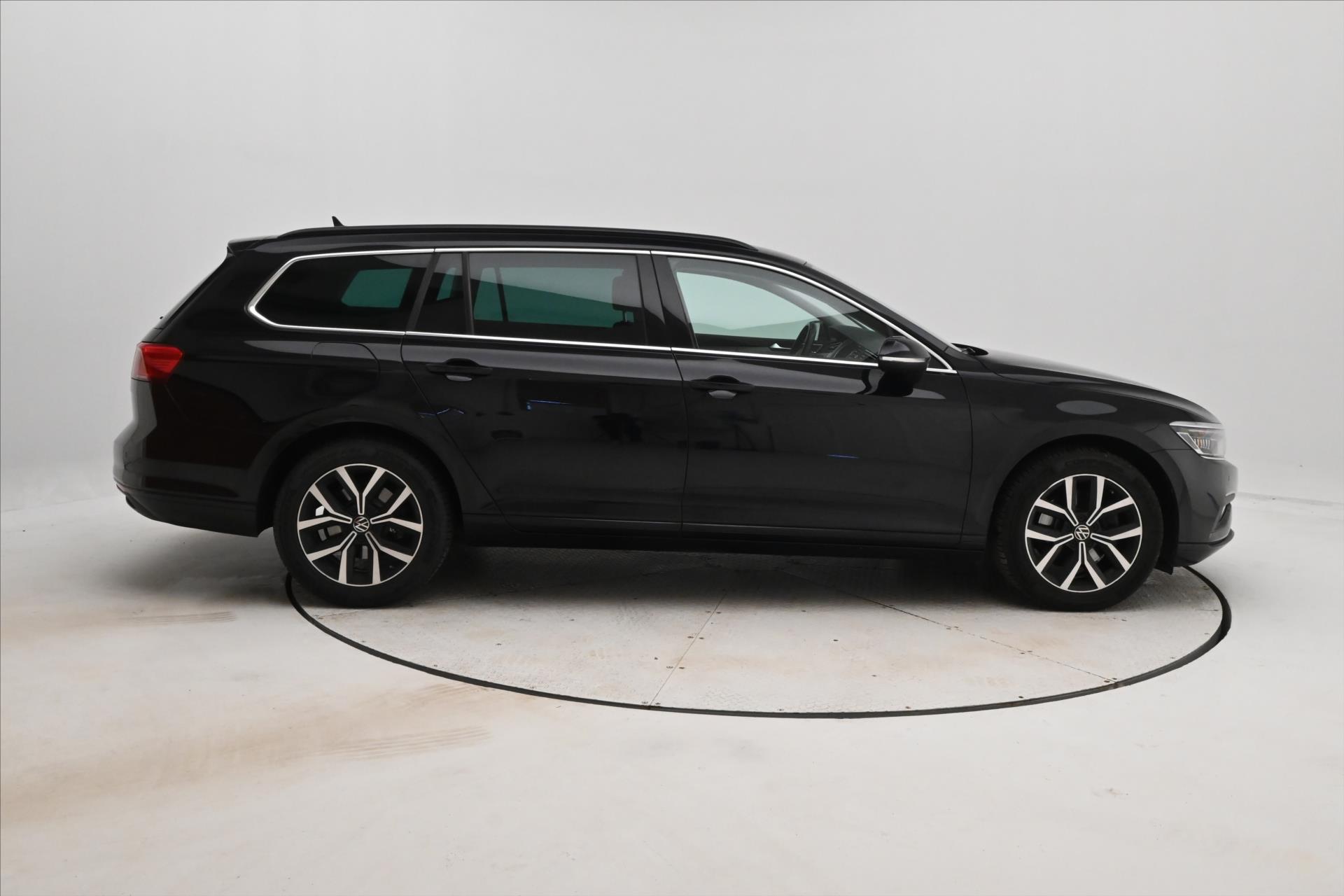 Main photo of the car Volkswagen Passat variant 2.0 TDI 110kW DSG Business Warranty up to 5 years (4)