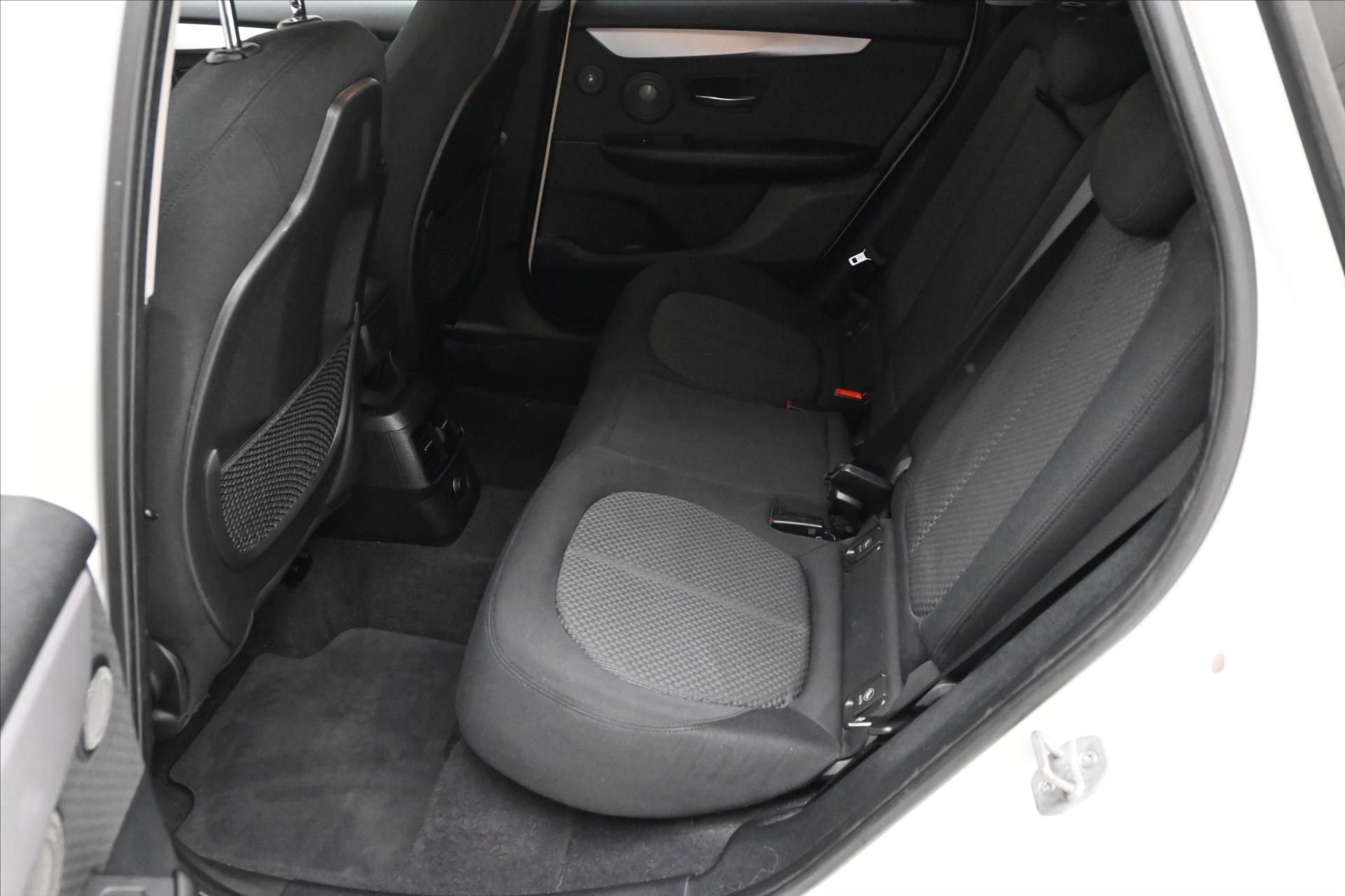 Main photo of the car BMW Row 2 2,0 218d 110 kW Active Záruka až 5 let (14)
