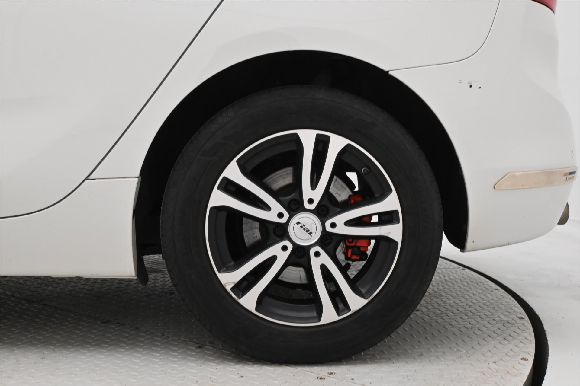 Main photo of the car BMW Row 2 2,0 218d 110 kW Active Záruka až 5 let (31)