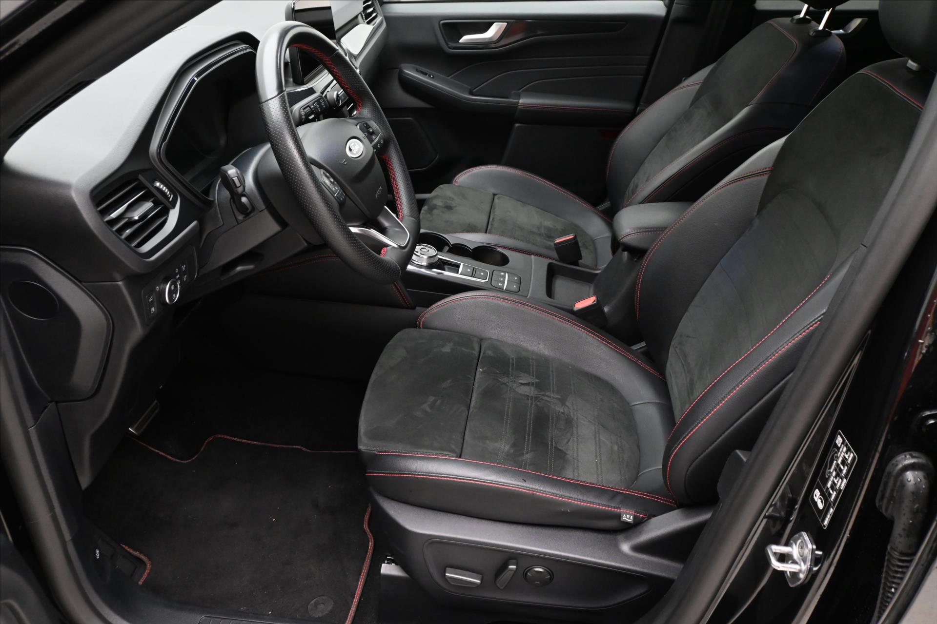 Hlavní fotografie vozu Ford Kuga 2,5 PLUG-IN 112 kW ST-LINE Záruka až 5 let (13)
