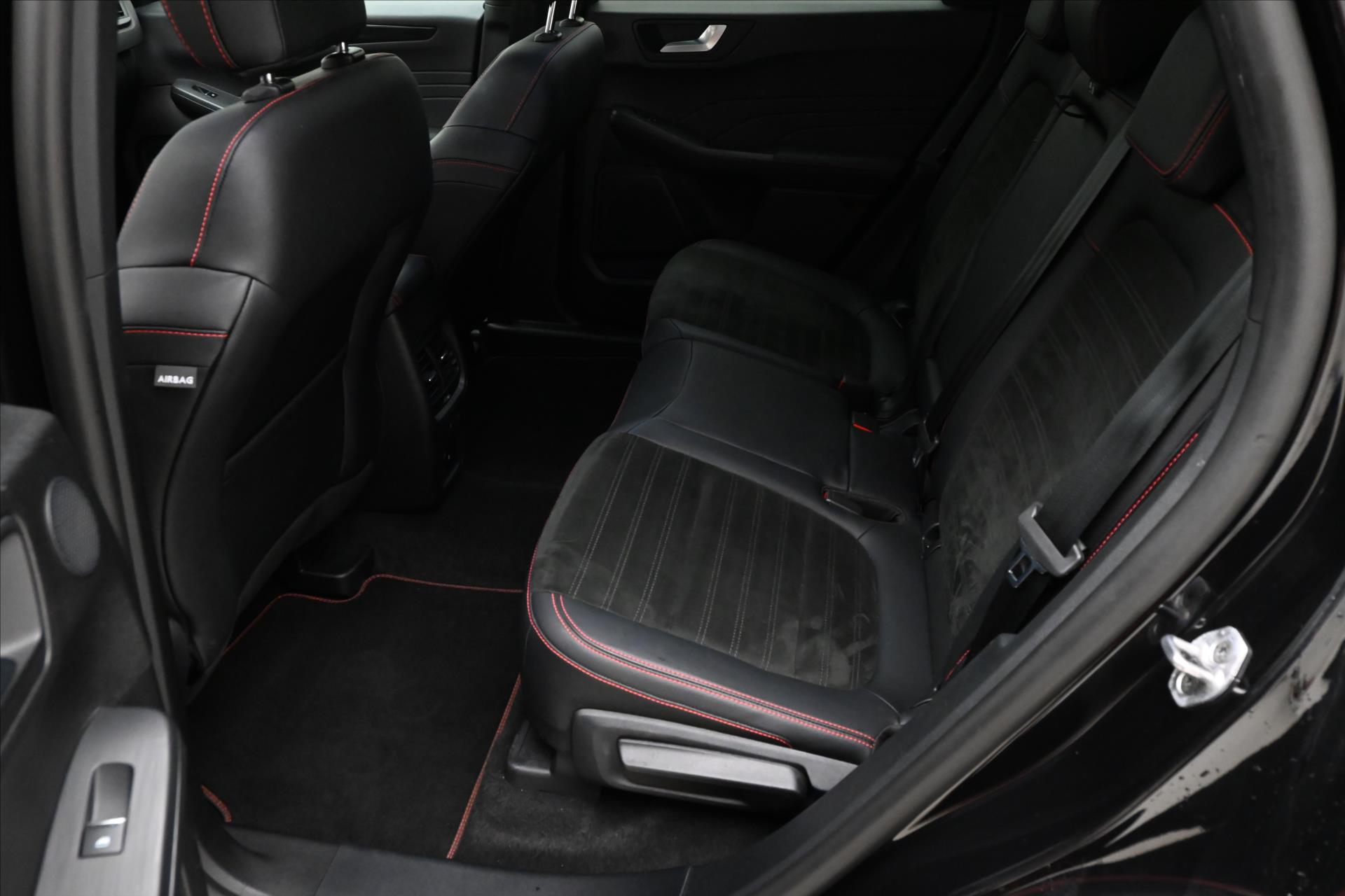 Hlavní fotografie vozu Ford Kuga 2,5 PLUG-IN 112 kW ST-LINE Záruka až 5 let (14)
