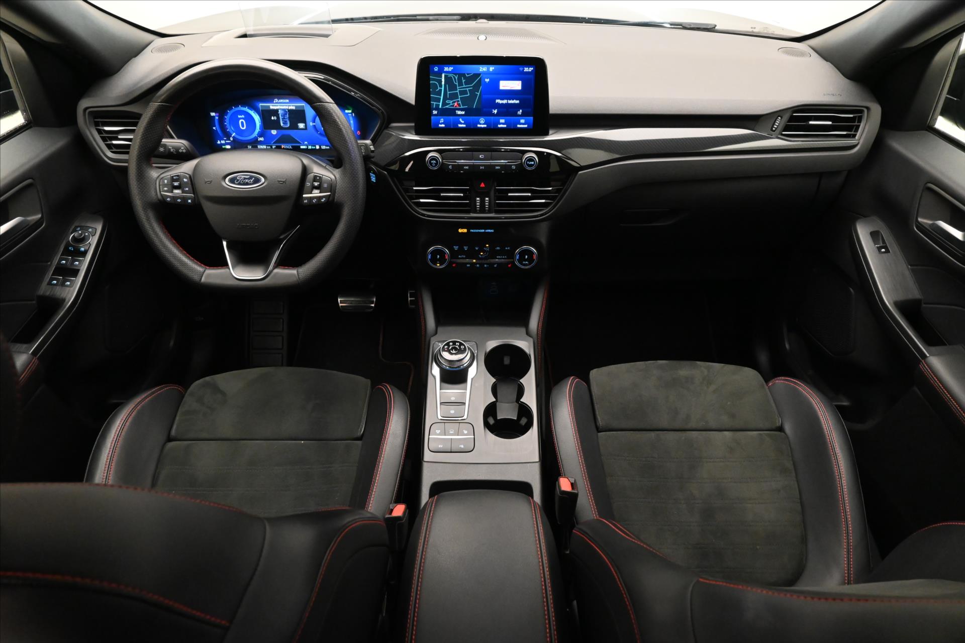 Hlavní fotografie vozu Ford Kuga 2,5 PLUG-IN 112 kW ST-LINE Záruka až 5 let (15)