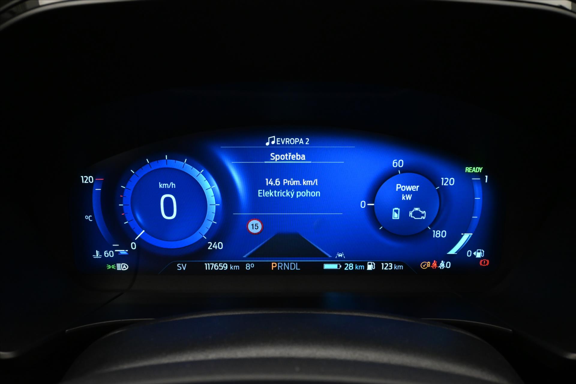 Hlavní fotografie vozu Ford Kuga 2,5 PLUG-IN 112 kW ST-LINE Záruka až 5 let (16)