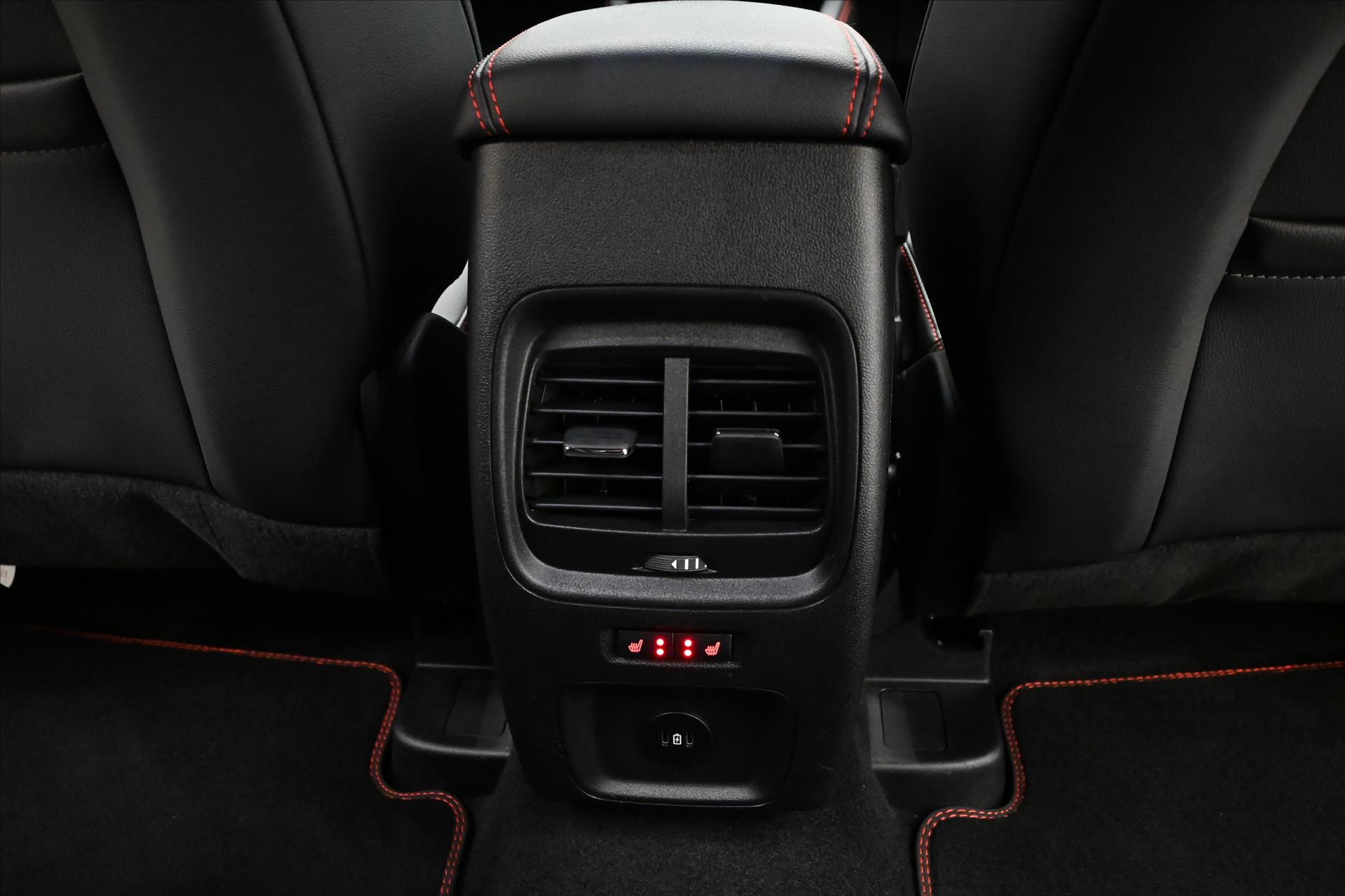 Hlavní fotografie vozu Ford Kuga 2,5 PLUG-IN 112 kW ST-LINE Záruka až 5 let (21)