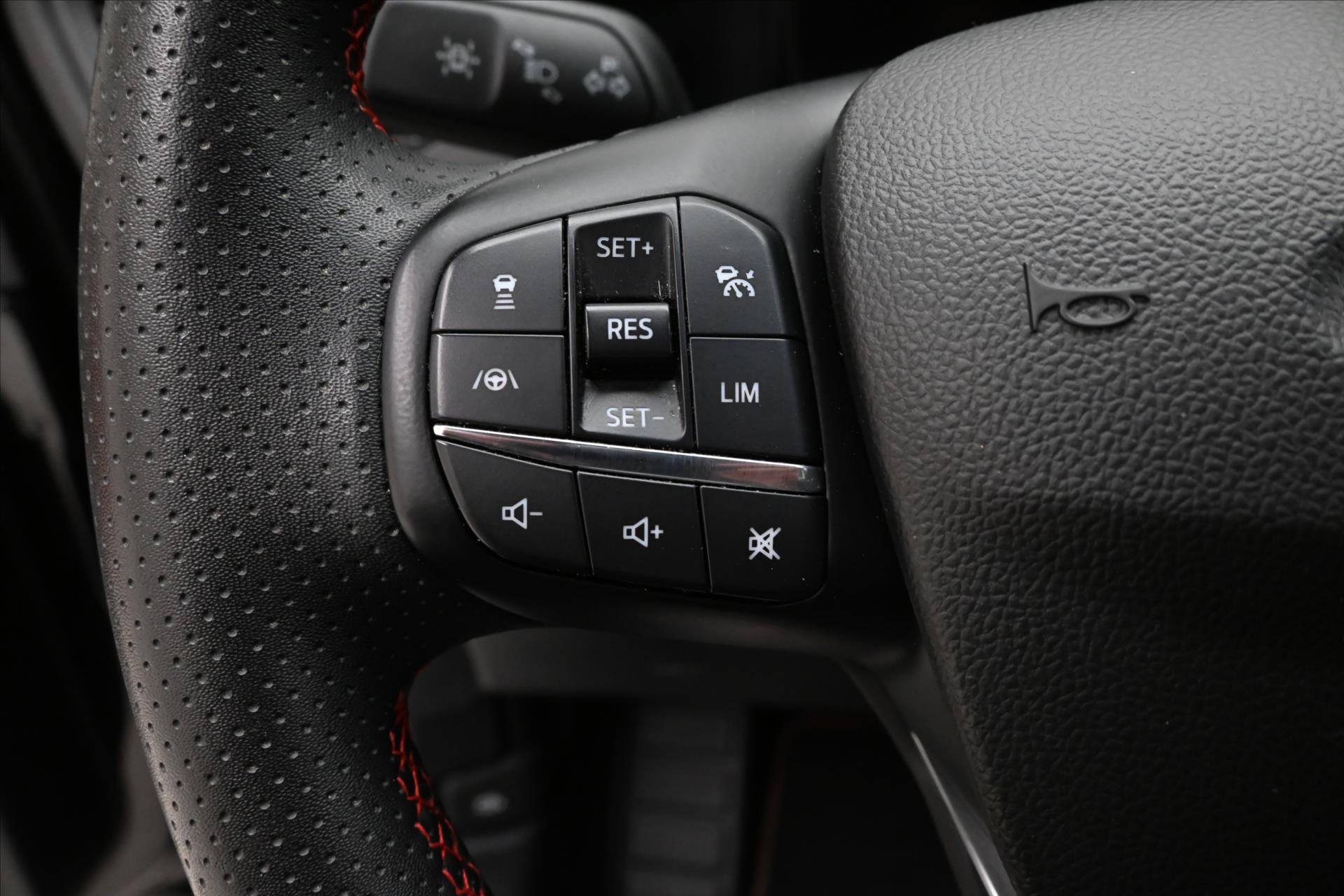 Hlavní fotografie vozu Ford Kuga 2,5 PLUG-IN 112 kW ST-LINE Záruka až 5 let (23)