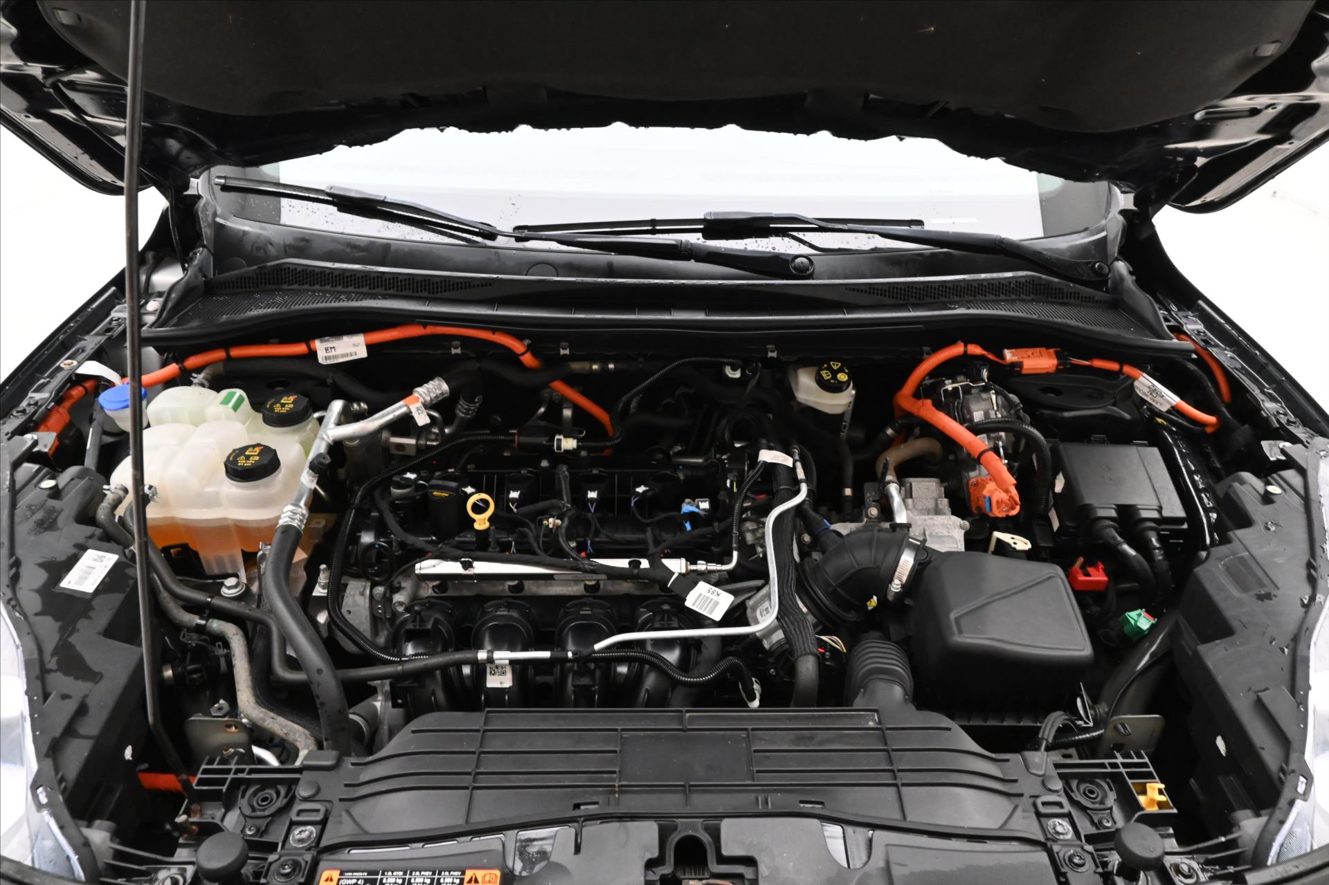 Hlavní fotografie vozu Ford Kuga 2,5 PLUG-IN 112 kW ST-LINE Záruka až 5 let (9)