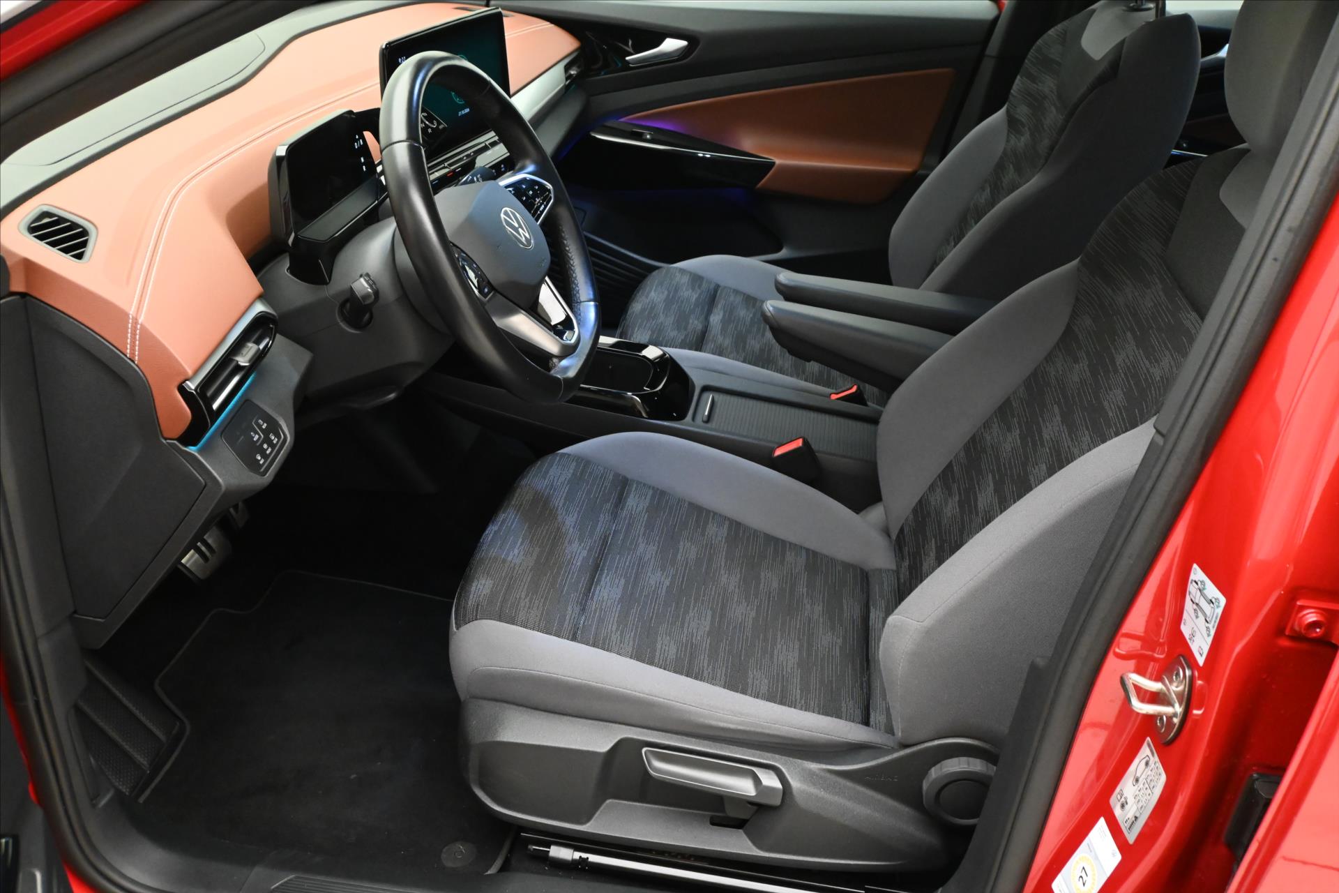 Hlavní fotografie vozu Volkswagen ID.5 Pro Performance 77kWh/150kW TAŽNÉ Záruka až 3 roky (13)