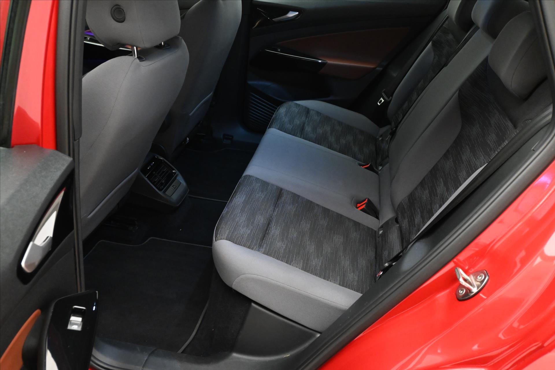 Hlavní fotografie vozu Volkswagen ID.5 Pro Performance 77kWh/150kW TAŽNÉ Záruka až 3 roky (14)