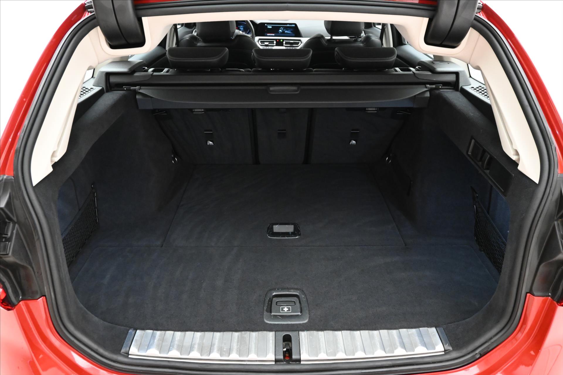 Main photo of the car BMW Row 3 2,0 320d 140 kW Steptronic Záruka a 5 let (10)