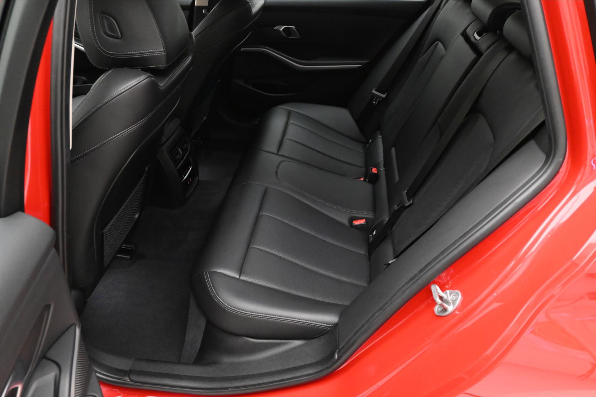 Main photo of the car BMW Row 3 2,0 320d 140 kW Steptronic Záruka a 5 let (14)