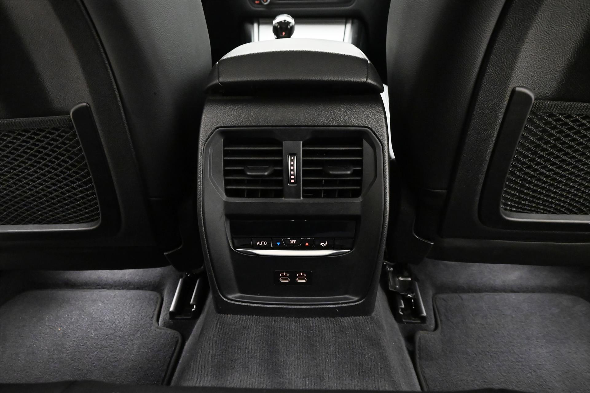 Main photo of the car BMW Row 3 2,0 320d 140 kW Steptronic Záruka a 5 let (22)