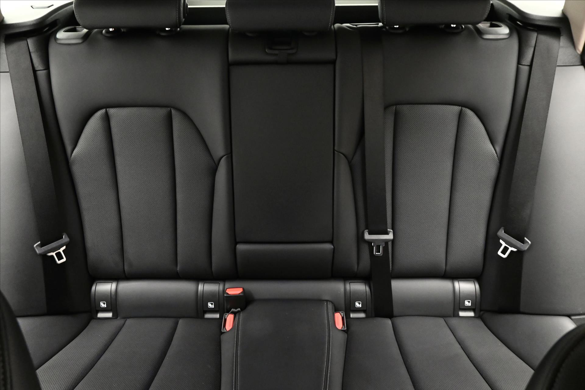 Main photo of the car BMW Row 3 2,0 320d 140 kW Steptronic Záruka a 5 let (29)