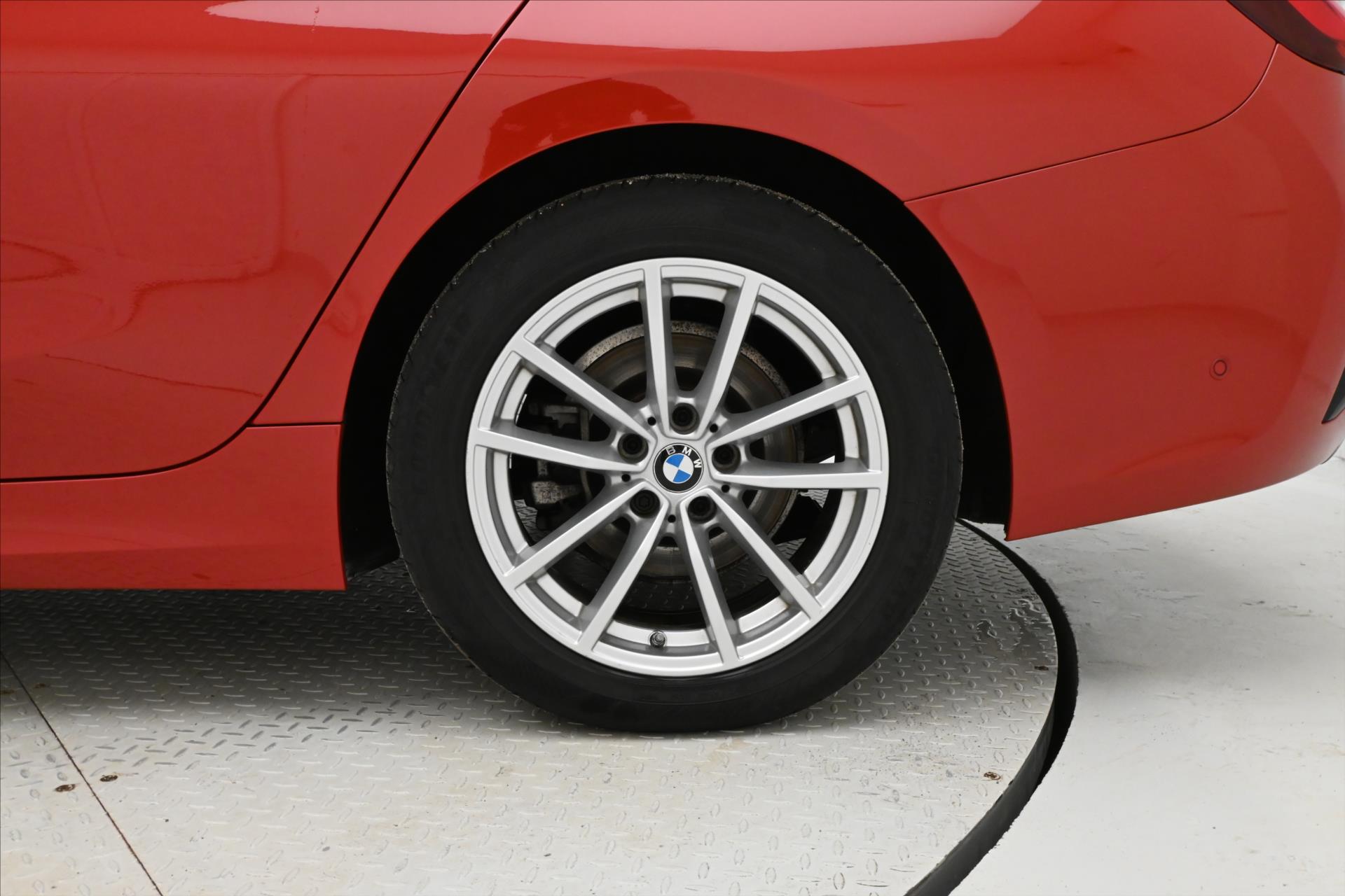 Main photo of the car BMW Row 3 2,0 320d 140 kW Steptronic Záruka a 5 let (32)