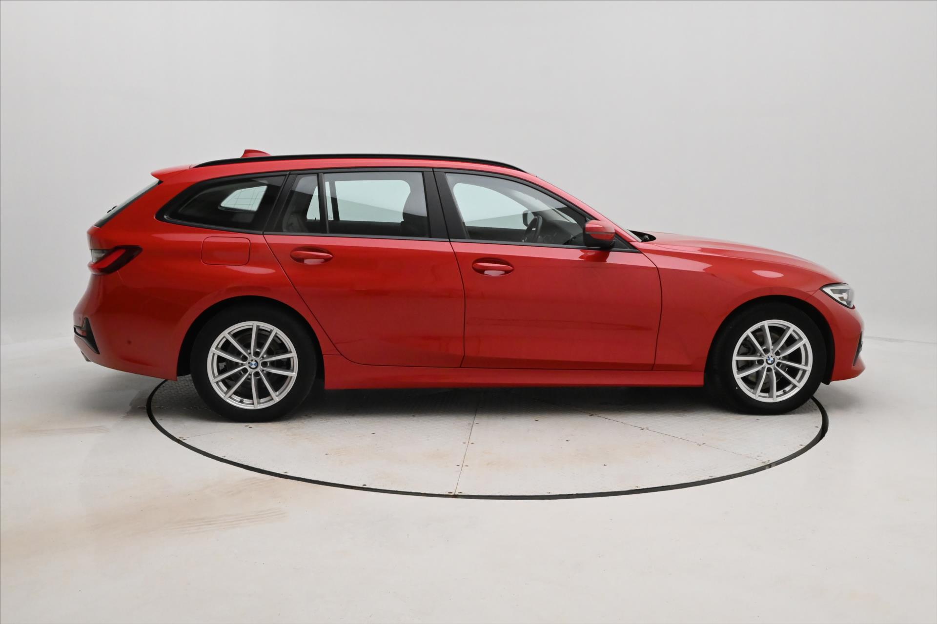 Main photo of the car BMW Row 3 2,0 320d 140 kW Steptronic Záruka a 5 let (4)