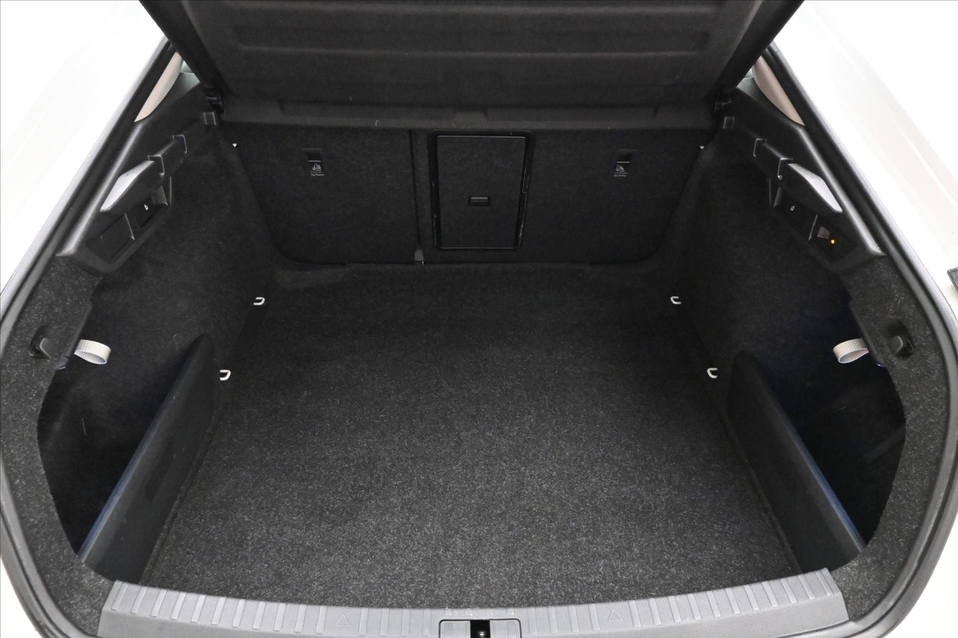 Hlavní fotografie vozu Škoda Octavia 2,0 TDI 110KW DSG STYLE Záruka až 5 let (10)