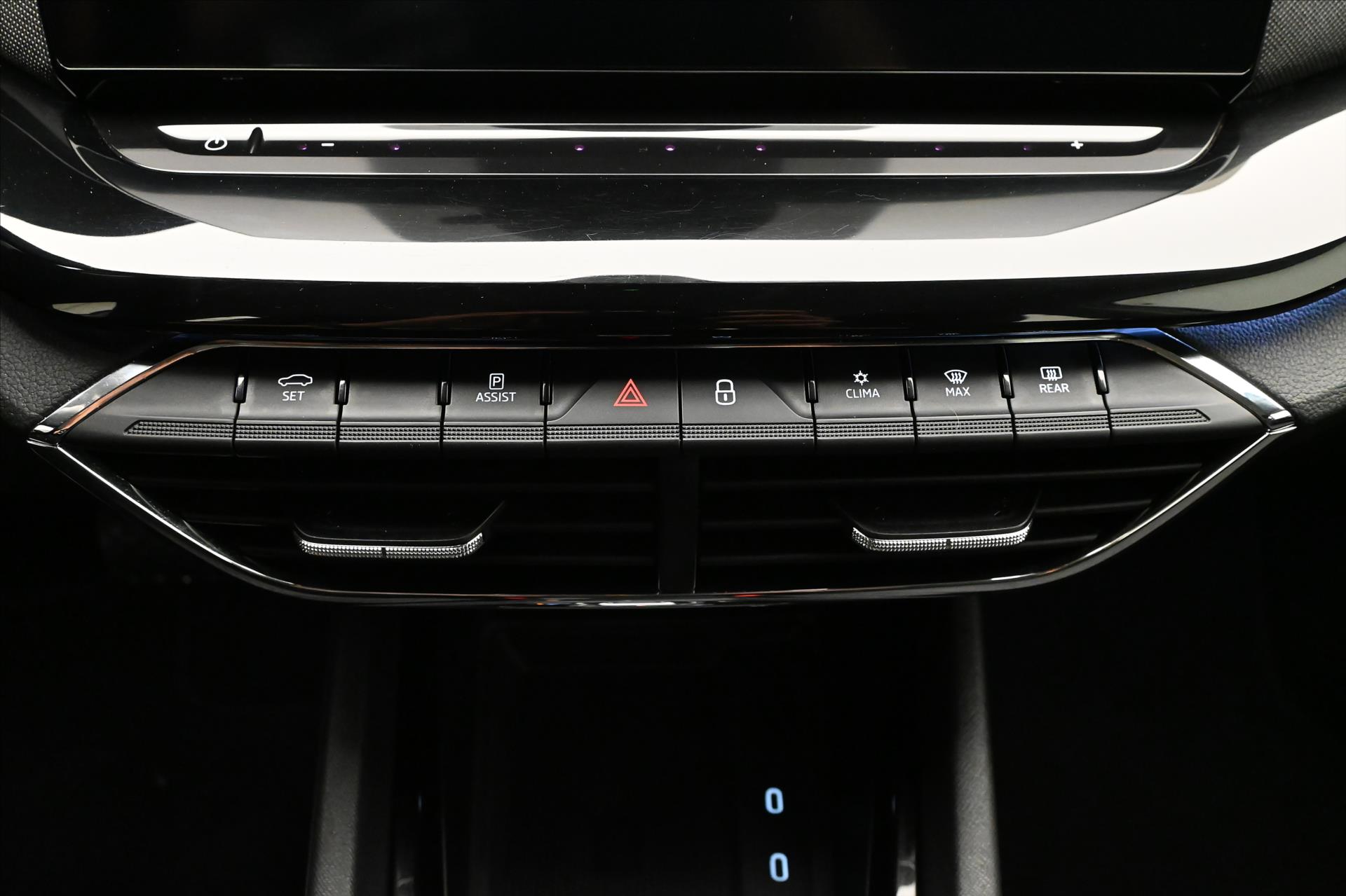 Hlavní fotografie vozu Škoda Octavia 2,0 TDI 110KW DSG STYLE Záruka až 5 let (22)