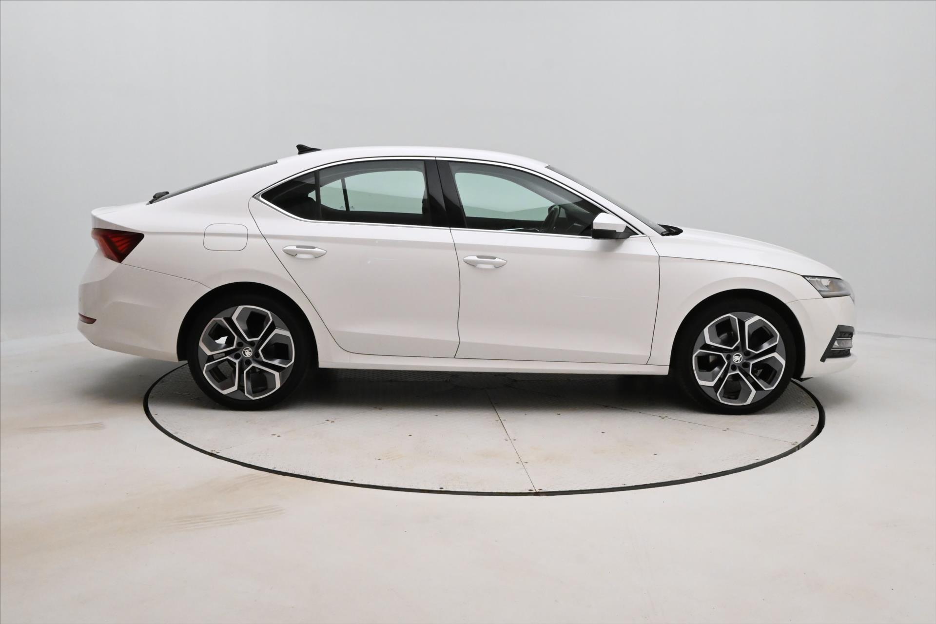 Hlavní fotografie vozu Škoda Octavia 2,0 TDI 110KW DSG STYLE Záruka až 5 let (4)